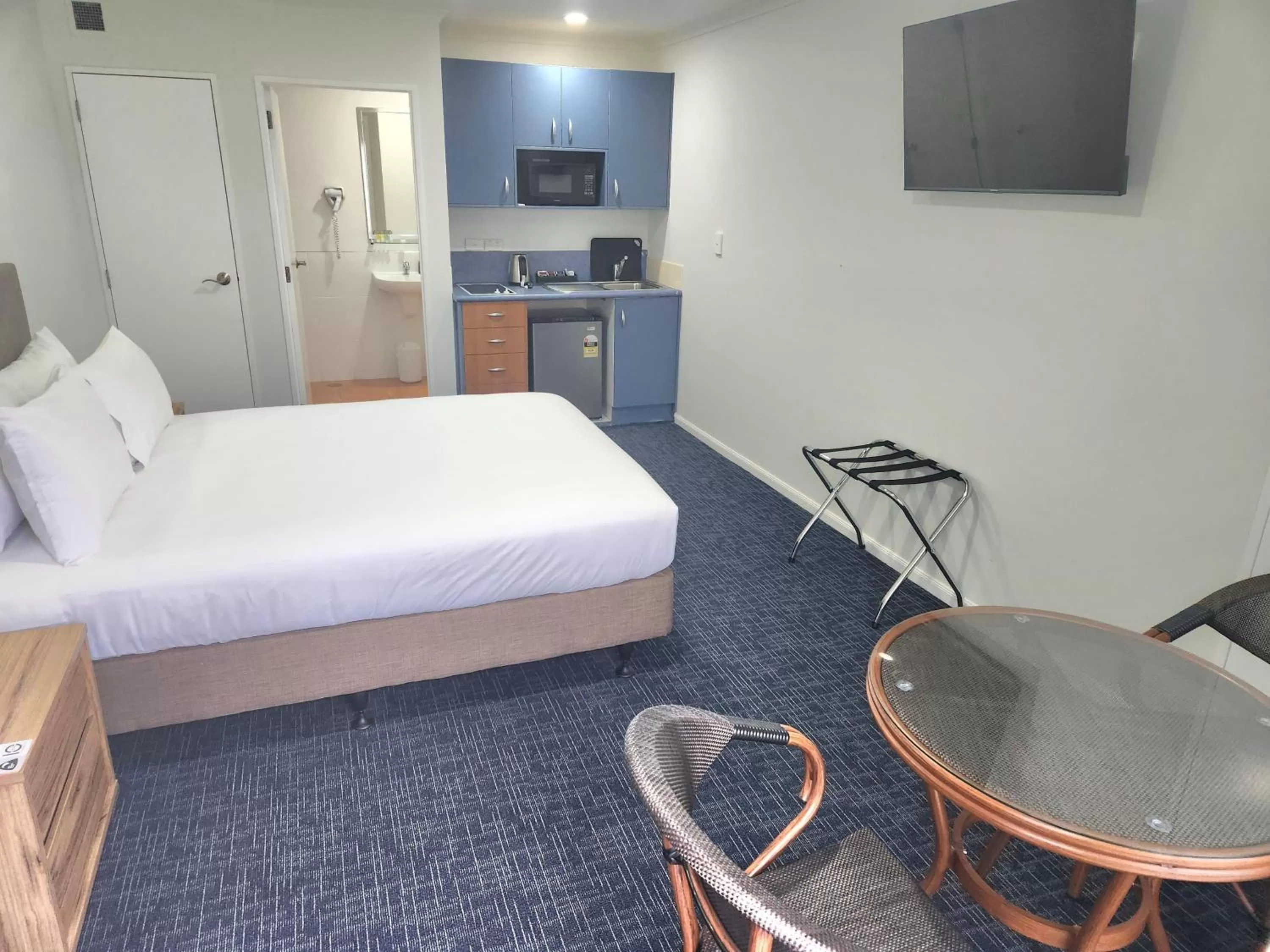 Bed in Botany Palms Motel