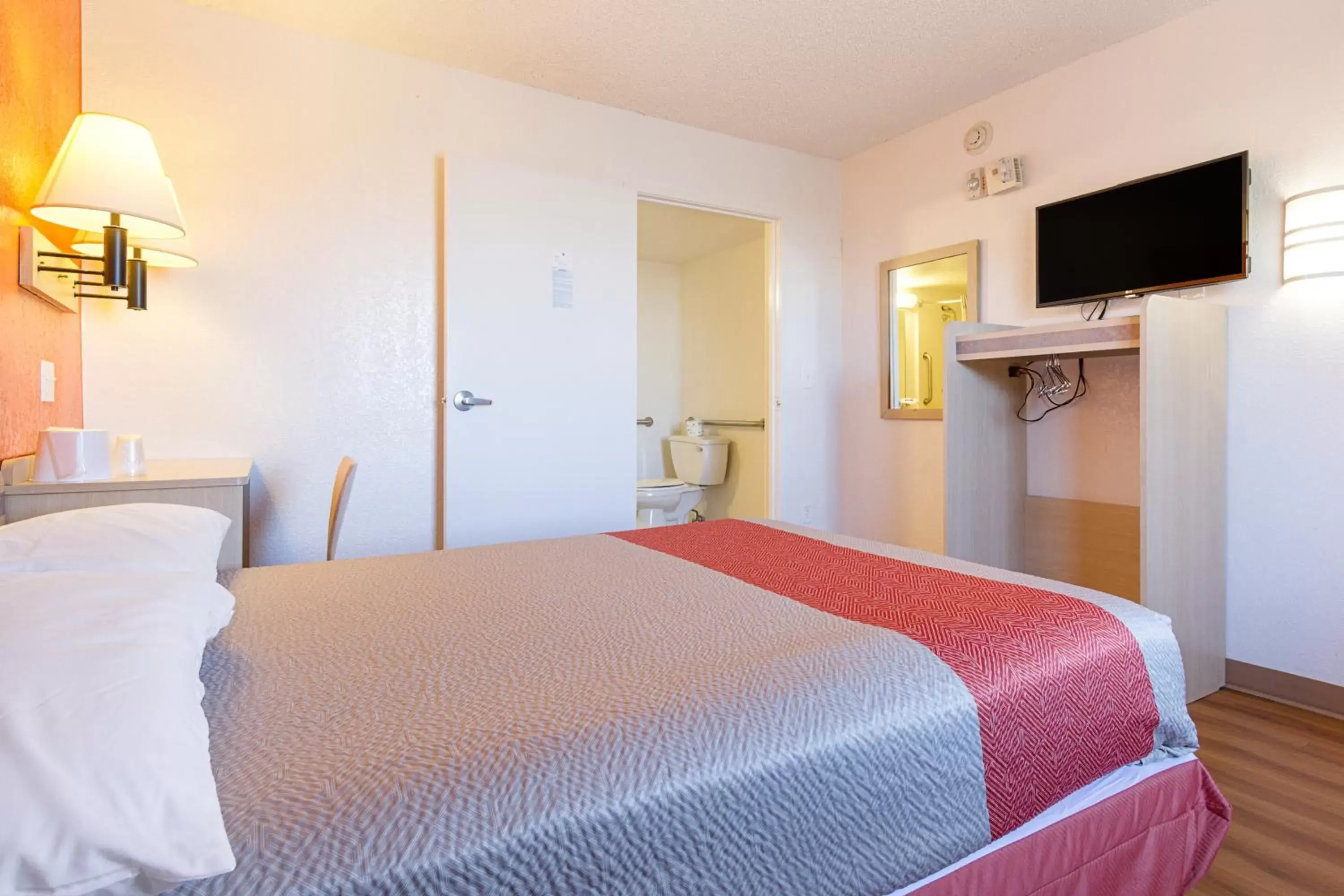 Bedroom, Room Photo in Motel 6-Mesa, AZ - South