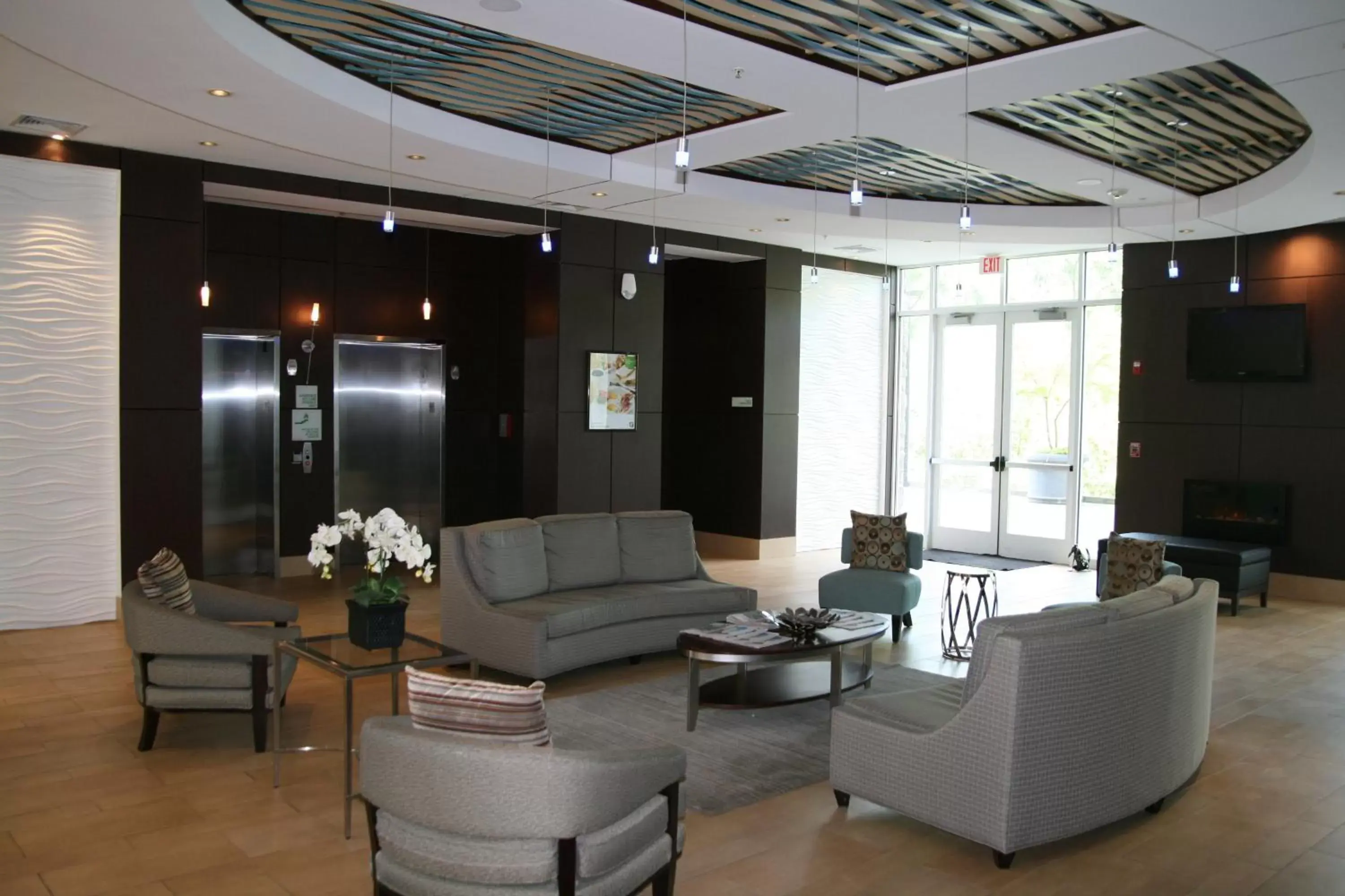 Property building, Lobby/Reception in Holiday Inn Macon North, an IHG Hotel