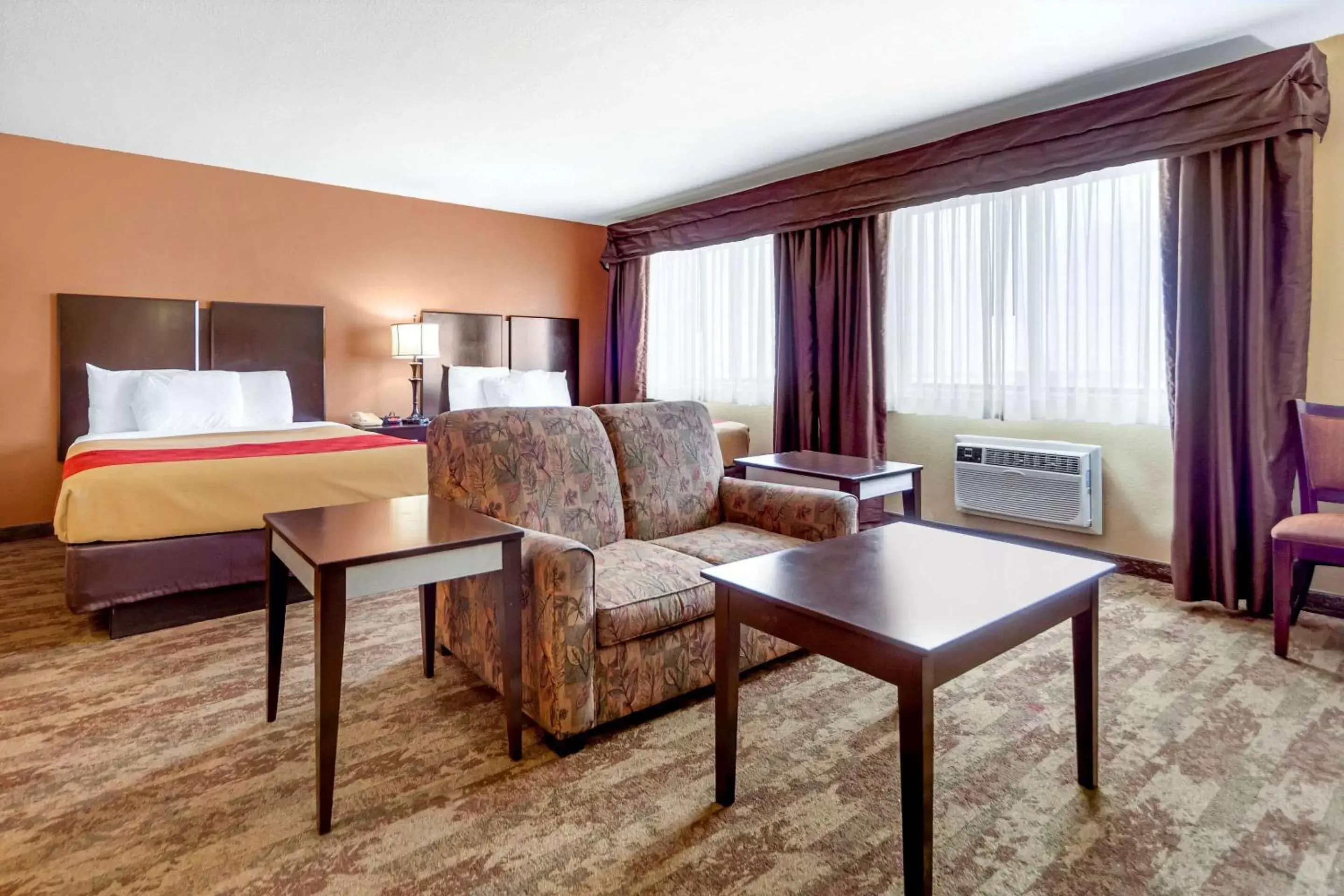 Photo of the whole room, Seating Area in Econo Lodge Black Hills