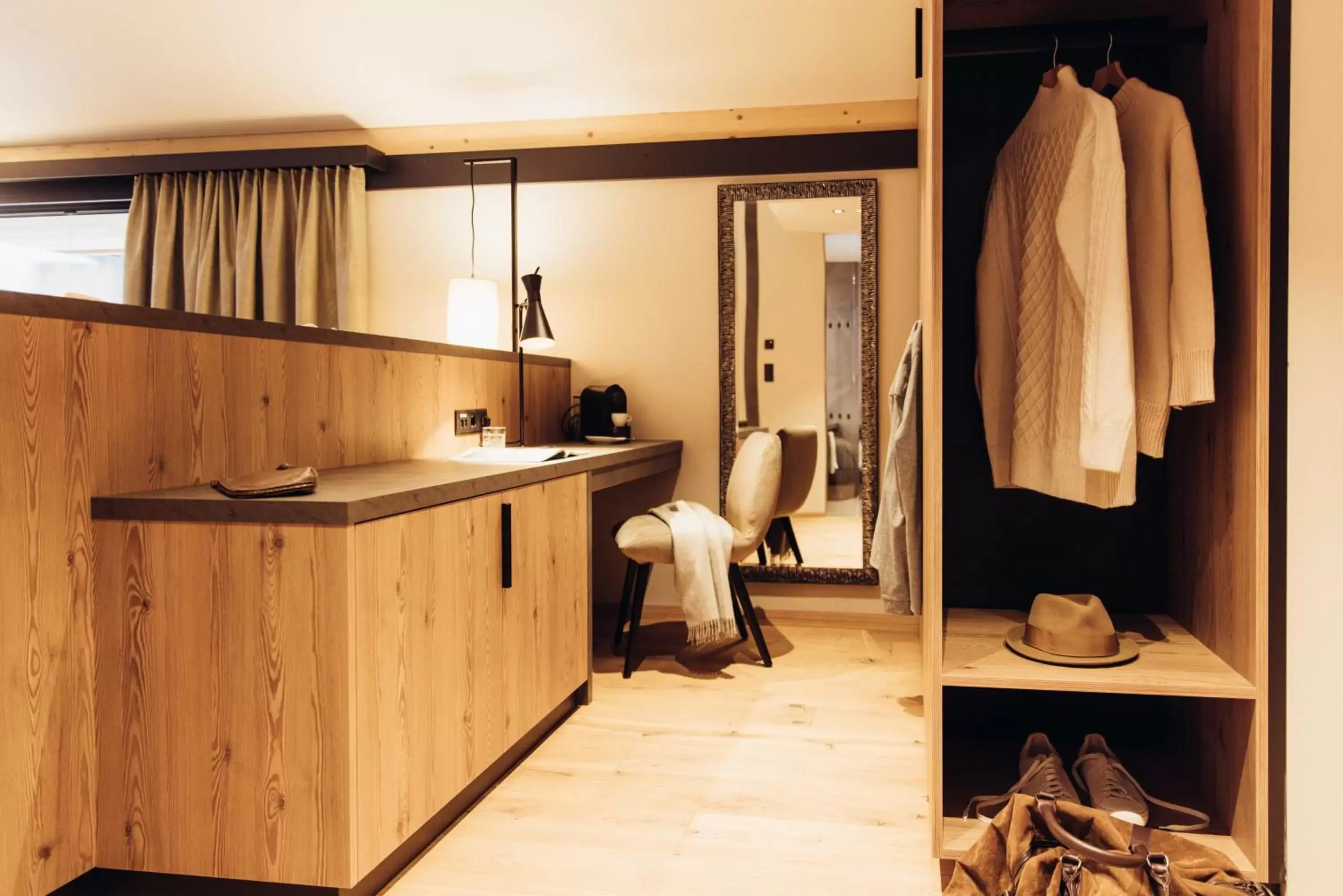 wardrobe, Kitchen/Kitchenette in Hotel Habicher Hof 4-Sterne-Superior