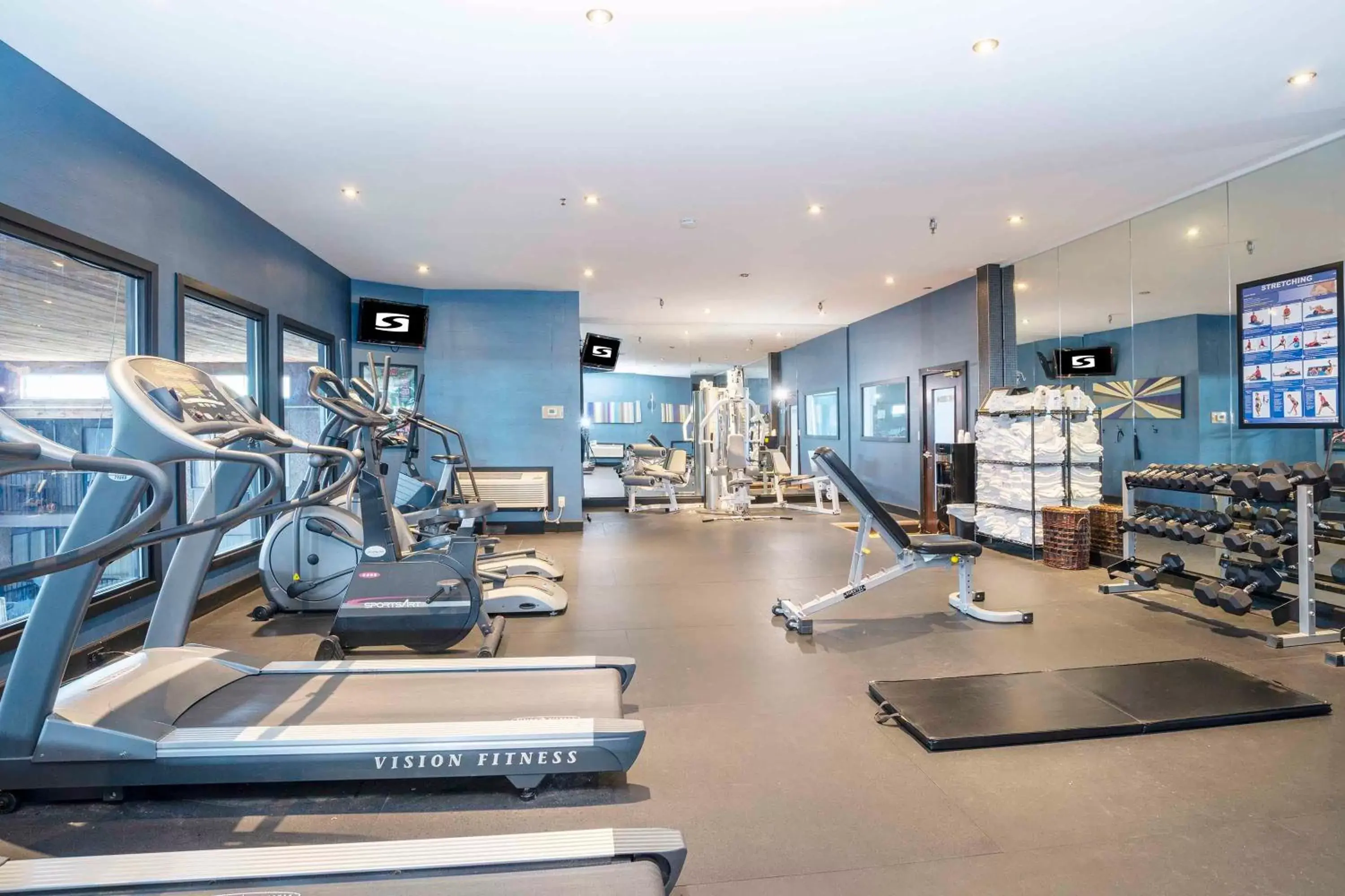 Fitness centre/facilities in Sandman Hotel & Suites Kelowna Fitness centre/facilities in Sandman Hotel & Suites Kelowna