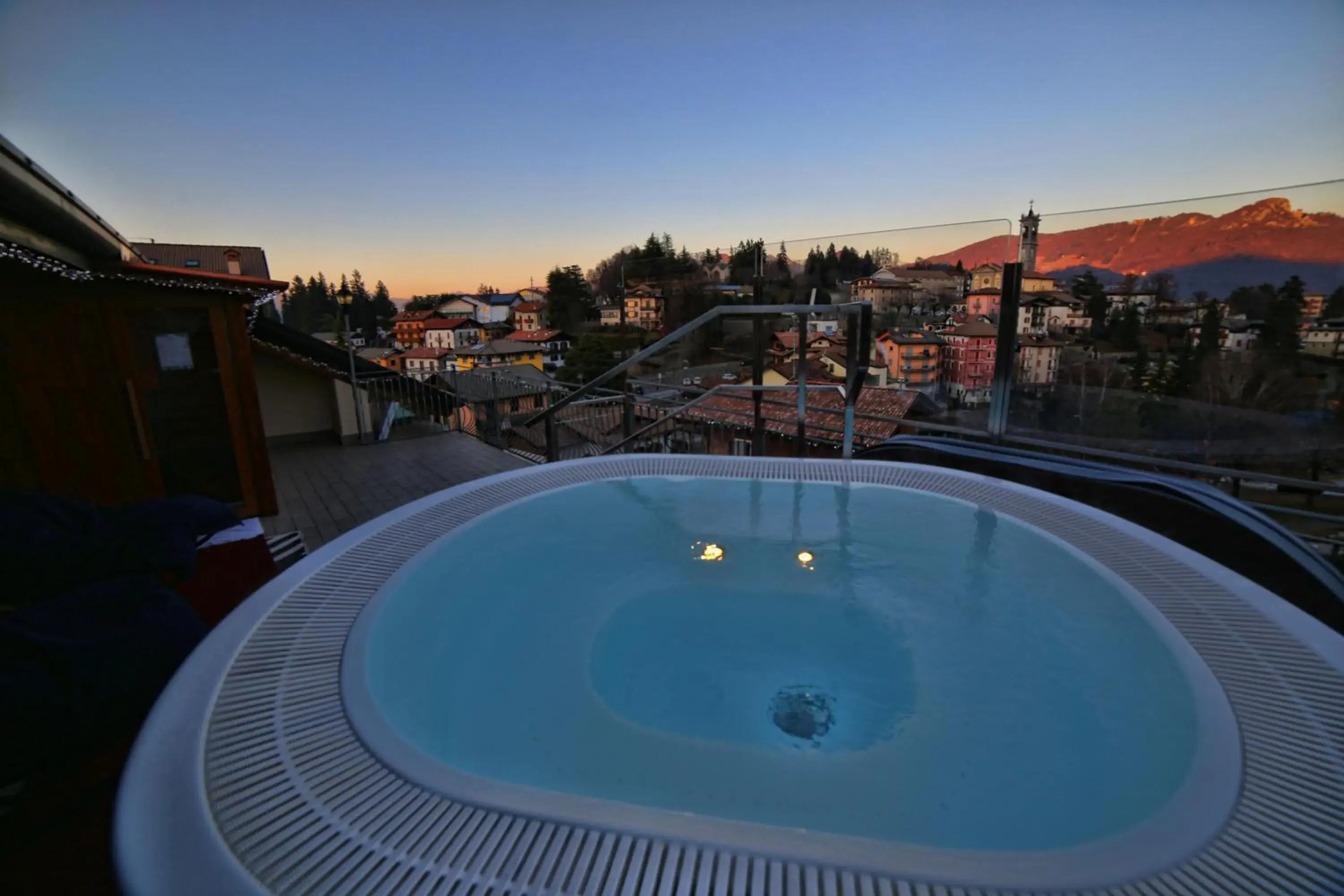 Hot Tub, Sunrise/Sunset in T'ami Hotel Resort Spa