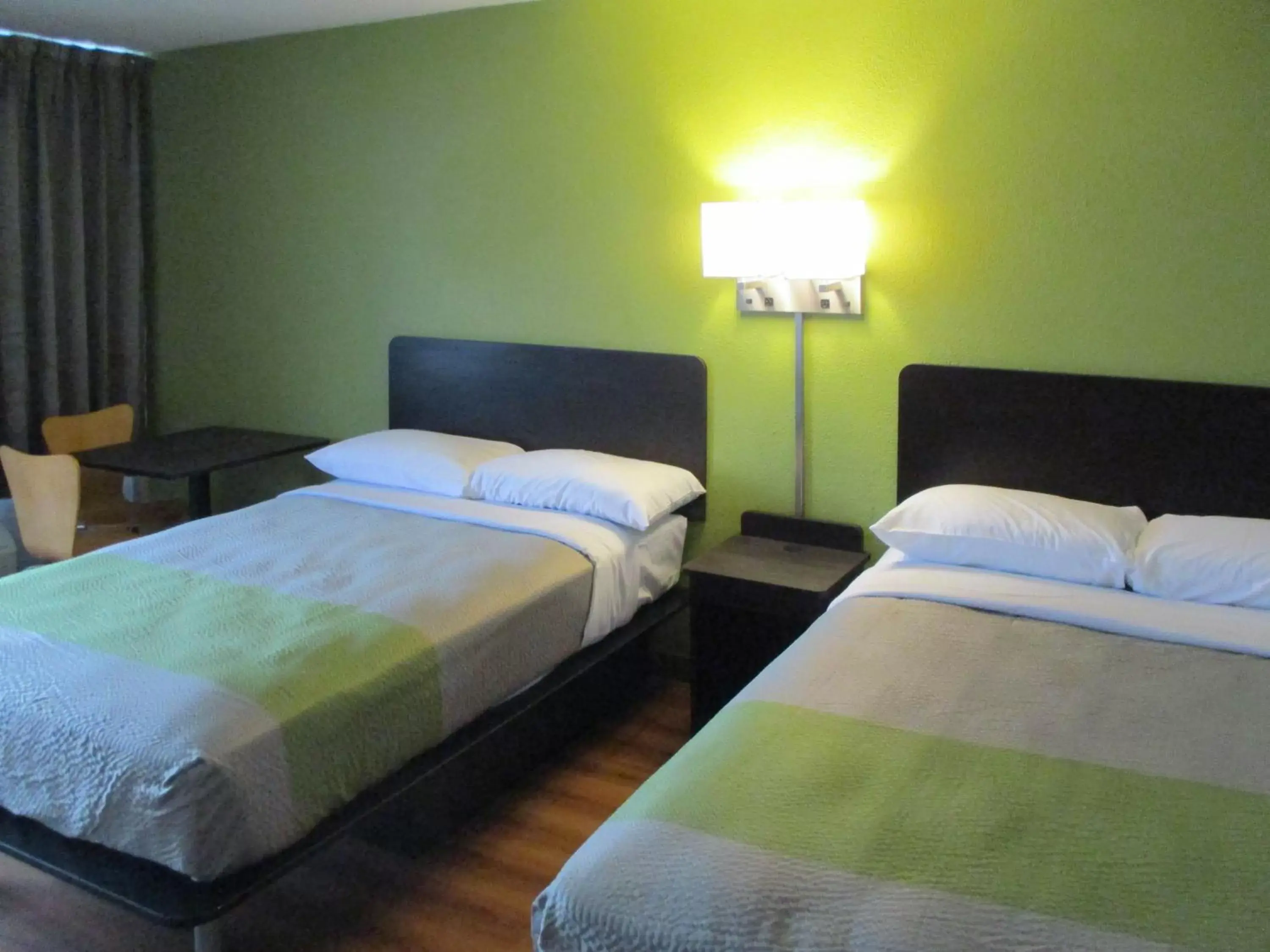 Bed in Motel 6-Chilhowie, VA Bed in Motel 6-Chilhowie, VA