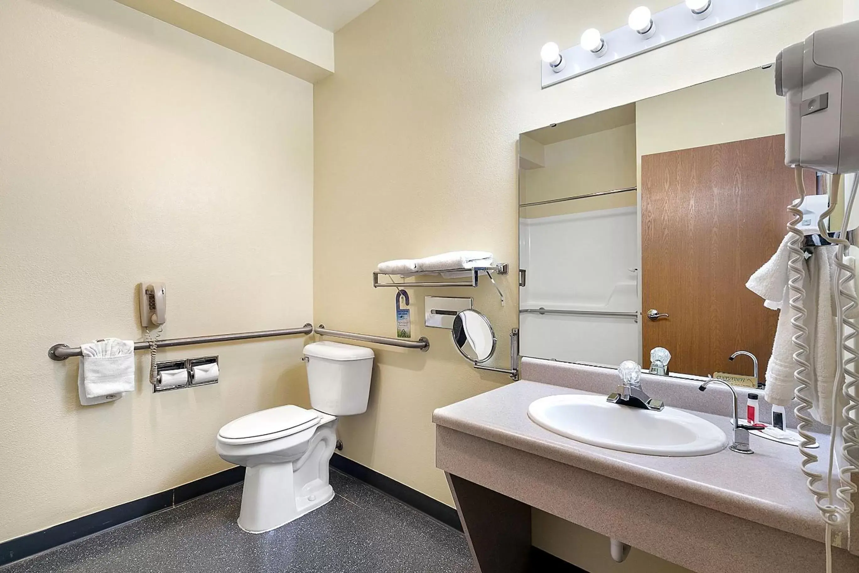 Toilet, Bathroom in Days Inn by Wyndham Ellensburg