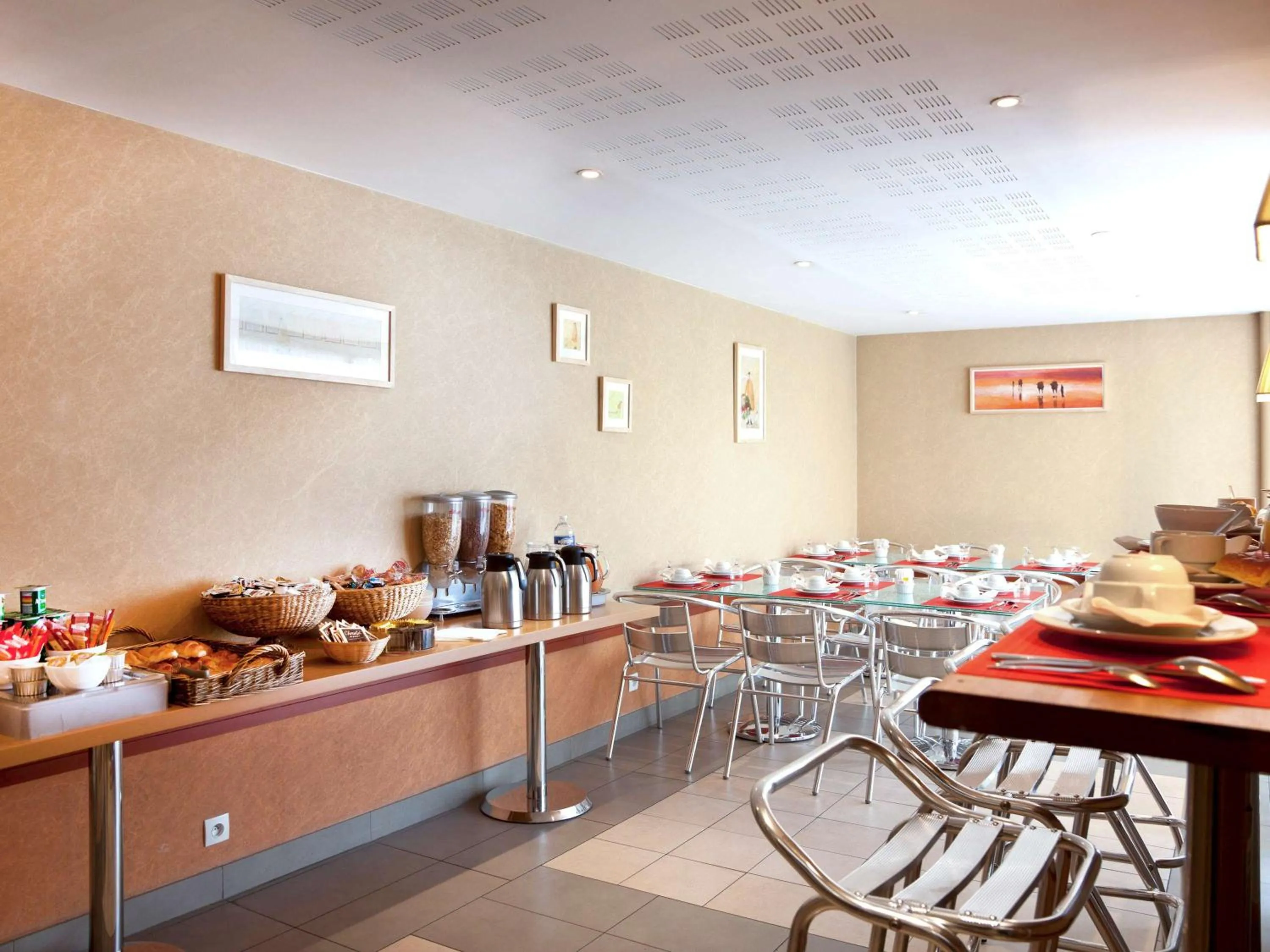 Restaurant/places to eat in Aparthotel Adagio Access Paris Saint-Denis Pleyel