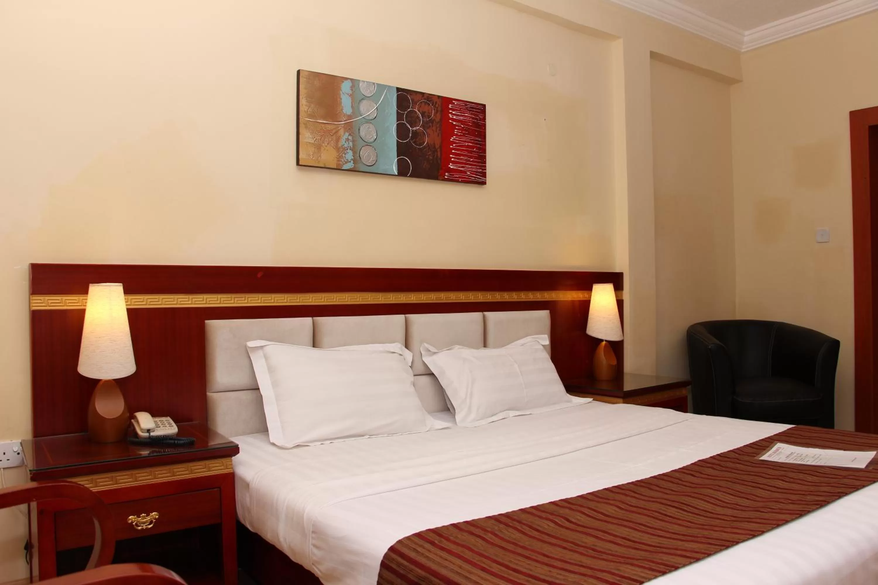 Bathroom, Bed in Hotel Rosebud