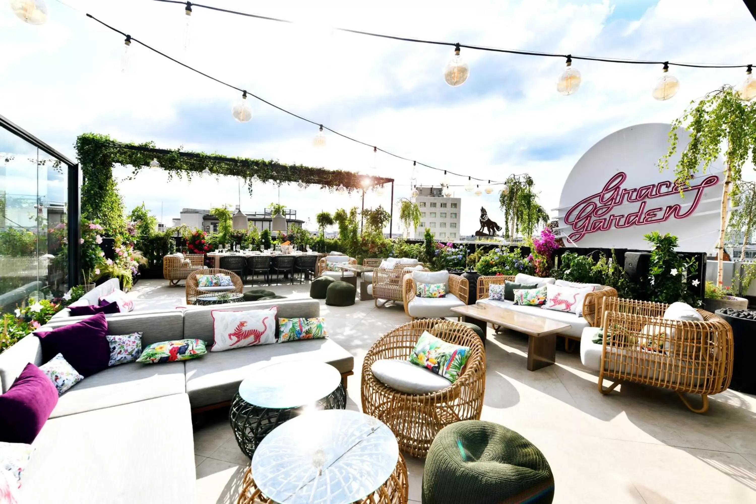 Restaurant/places to eat in Hotel Zoo Berlin Restaurant/places to eat in Hotel Zoo Berlin