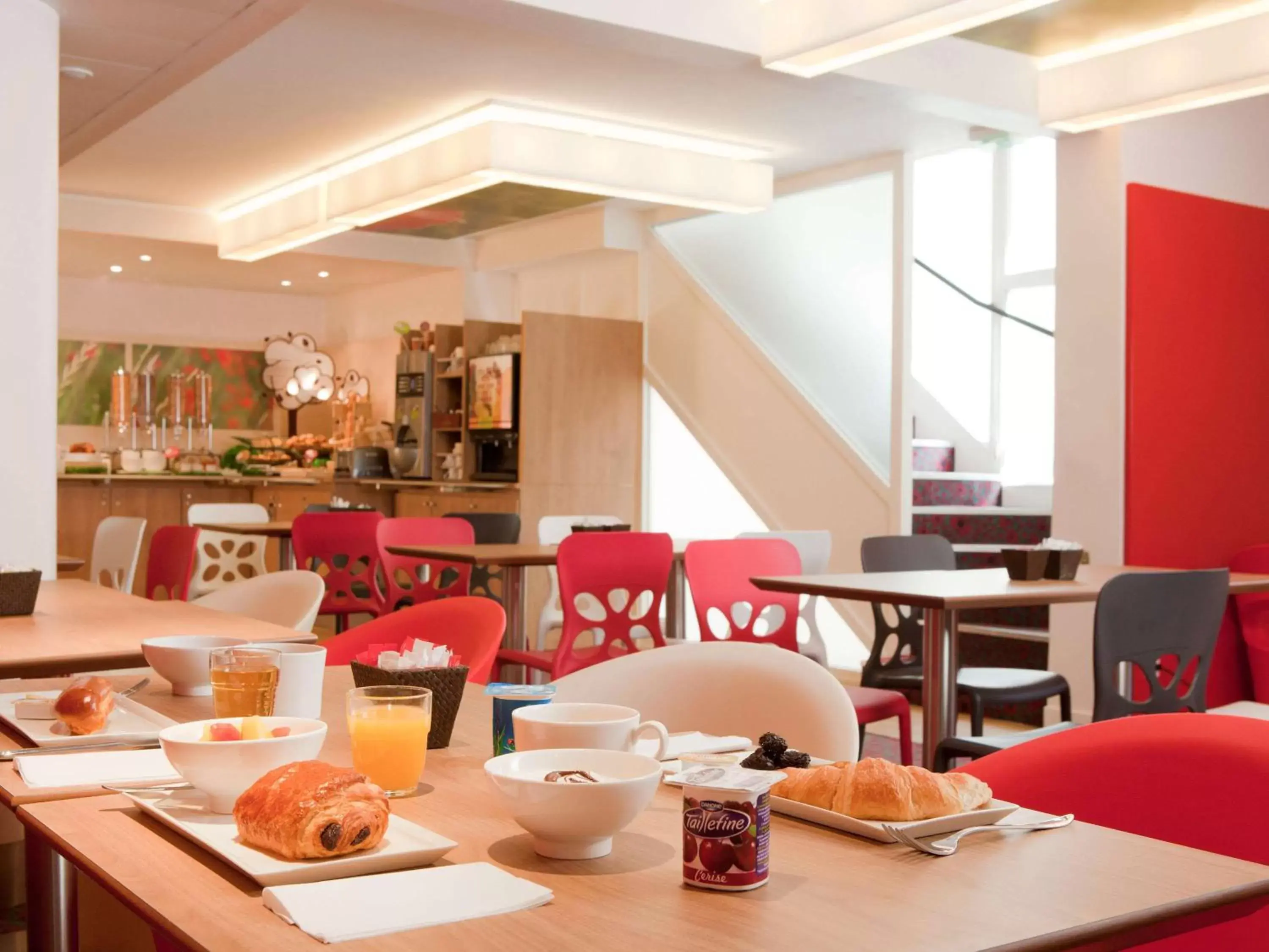 Property building, Restaurant/Places to Eat in ibis Paris Italie Tolbiac