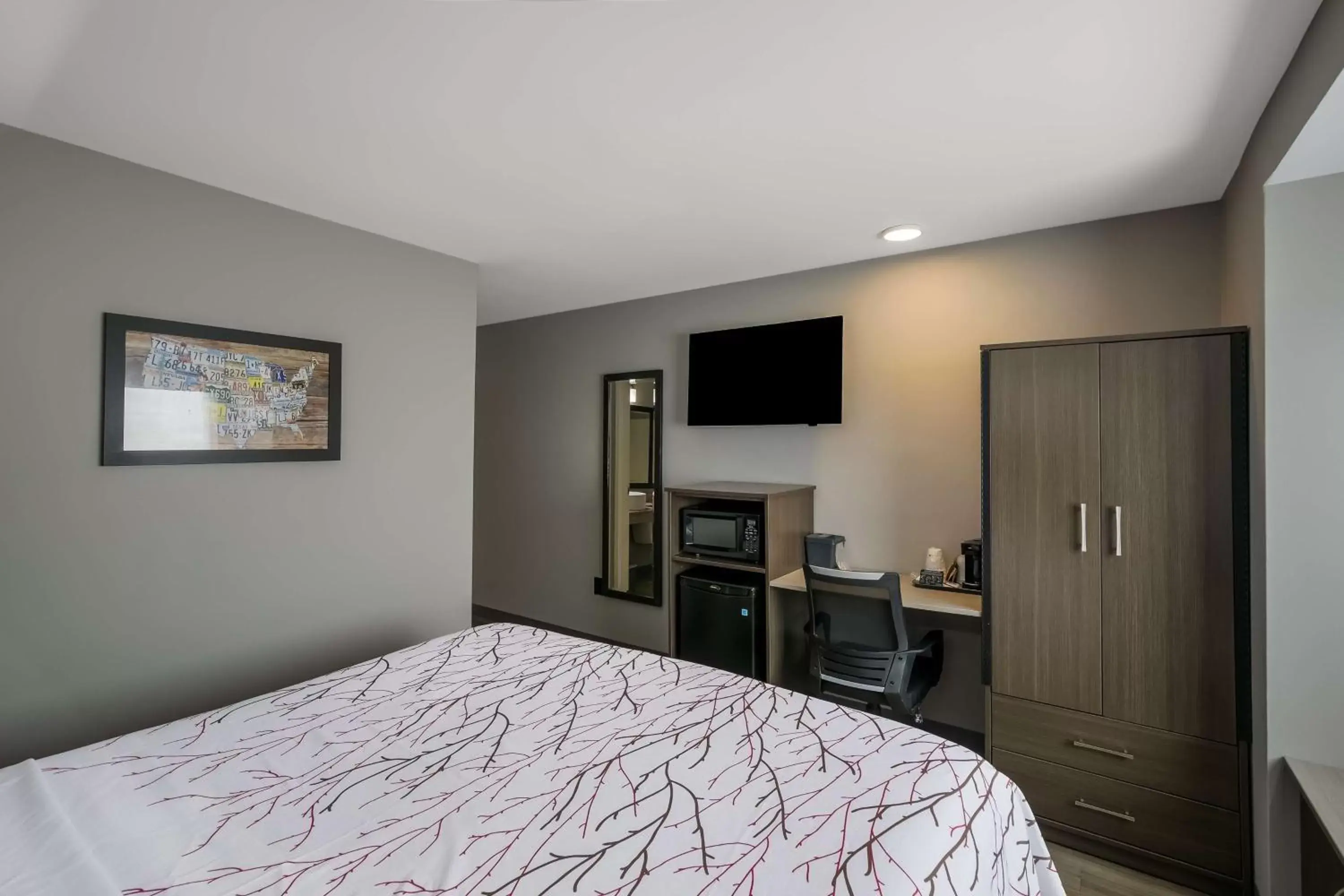 Bedroom, Bed in SureStay Plus Hotel by Best Western Sevierville