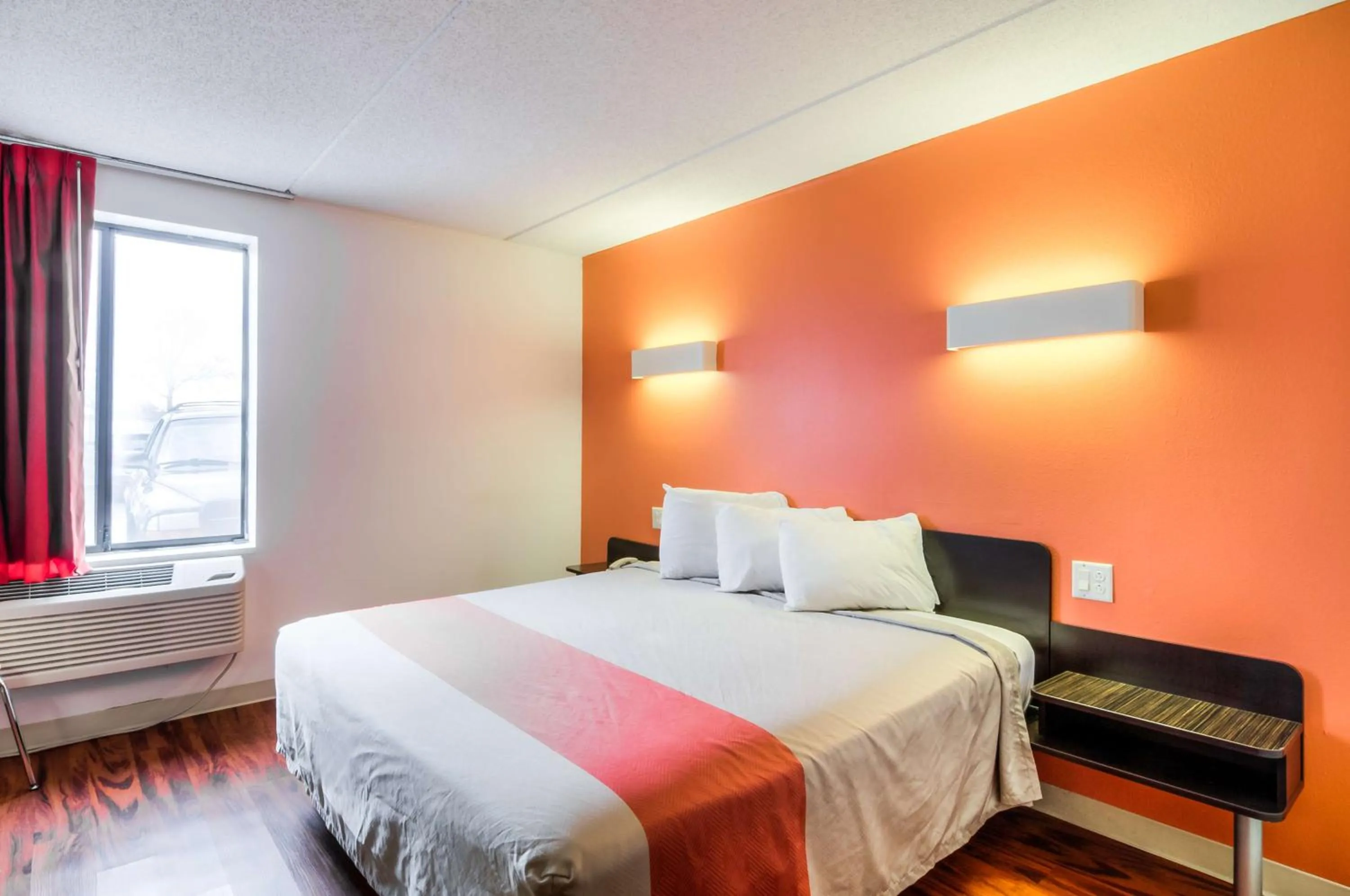 Photo of the whole room, Bed in Motel 6-Lansing, IL - Chicago South