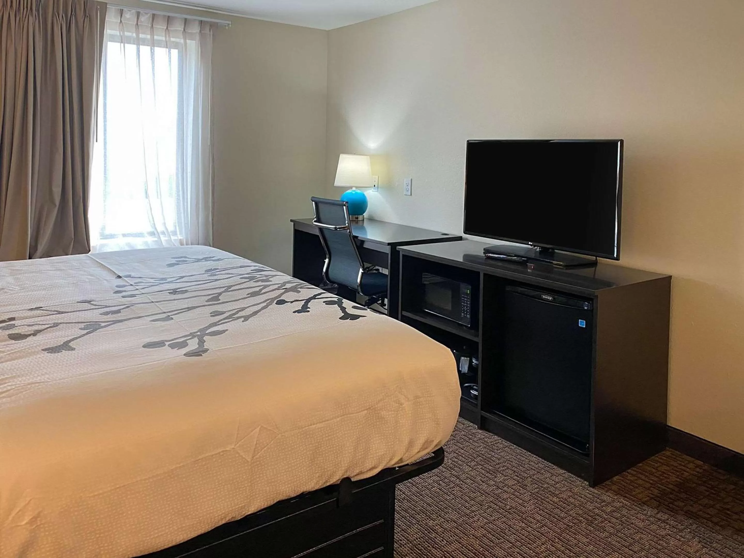 Bedroom, Bed in Sleep Inn Greensboro - Coliseum Area