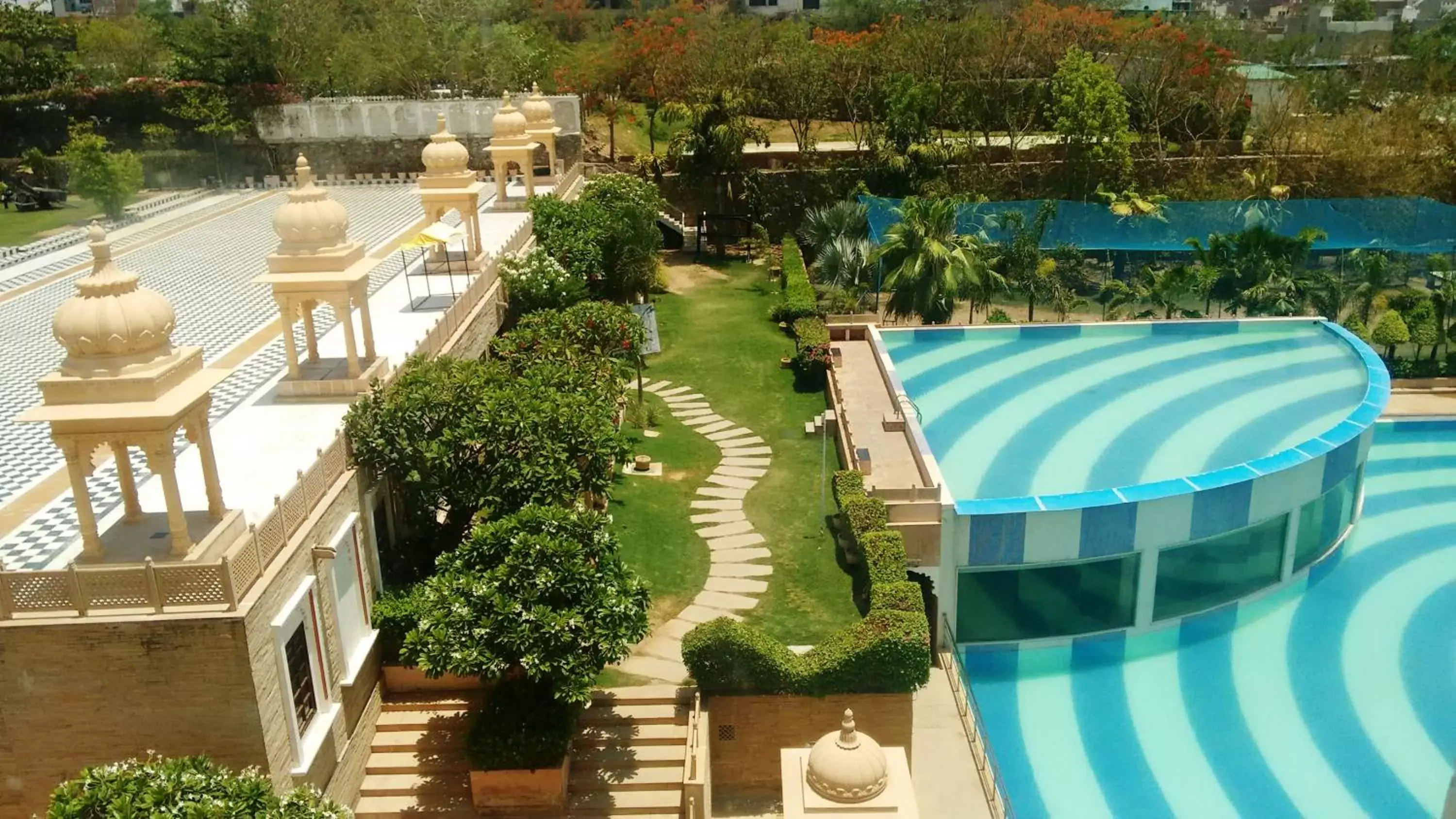 Swimming pool in Radisson Blu Udaipur Palace Resort & Spa Swimming pool in Radisson Blu Udaipur Palace Resort & Spa
