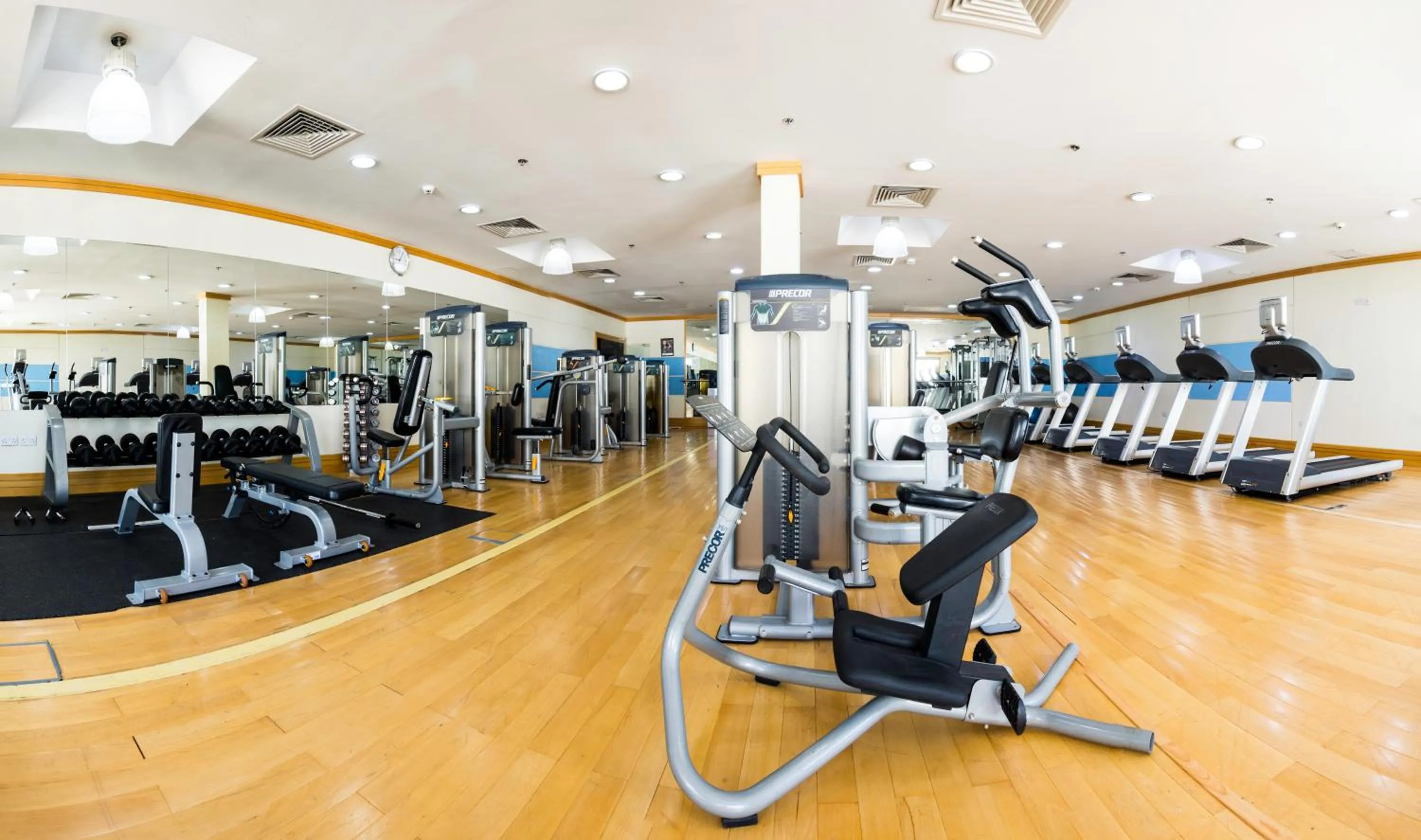 Fitness centre/facilities in City Seasons Hotel & Suites Muscat
