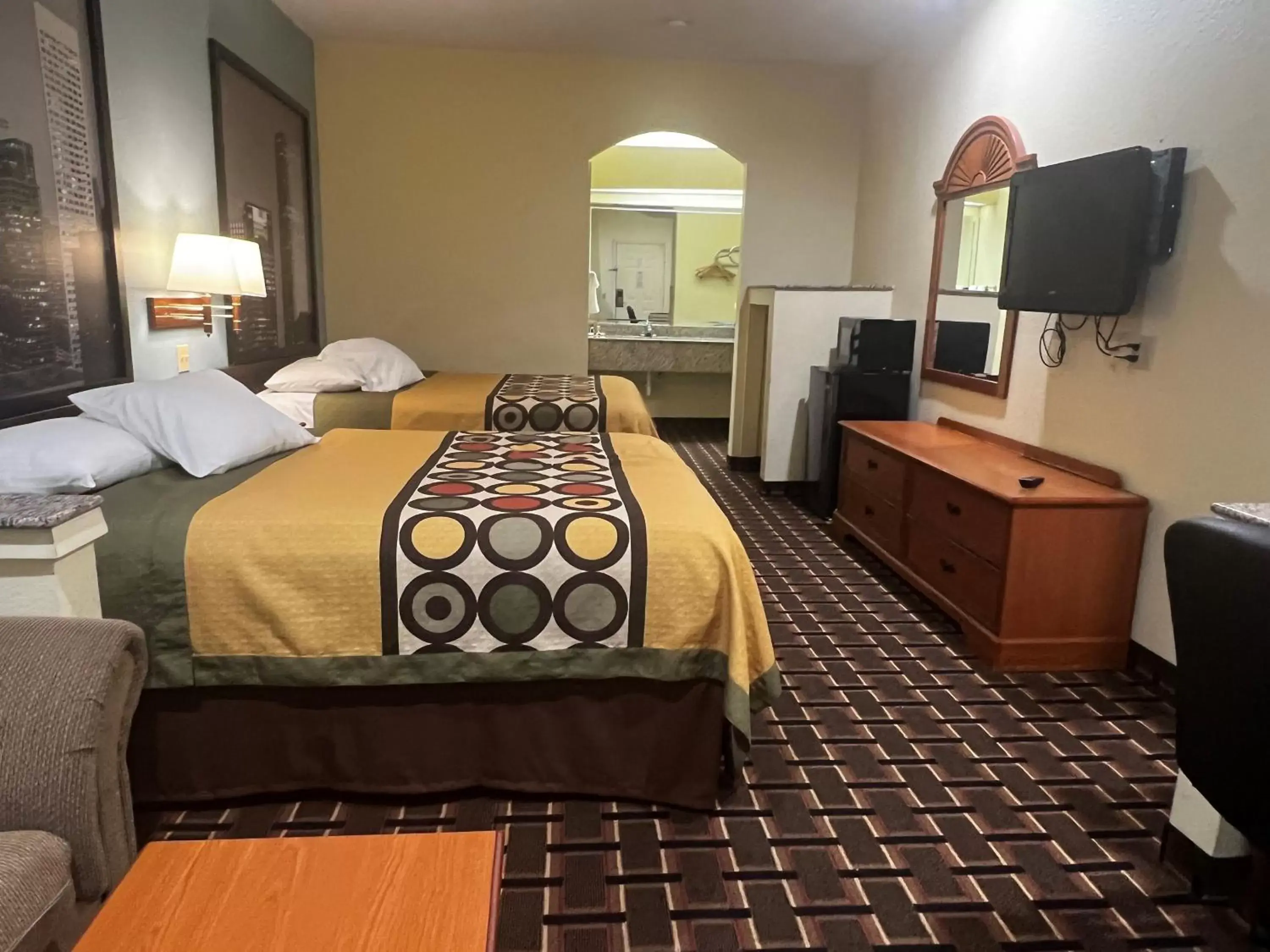 Photo of the whole room, Bed in Super 8 by Wyndham Stafford Sugarland Area