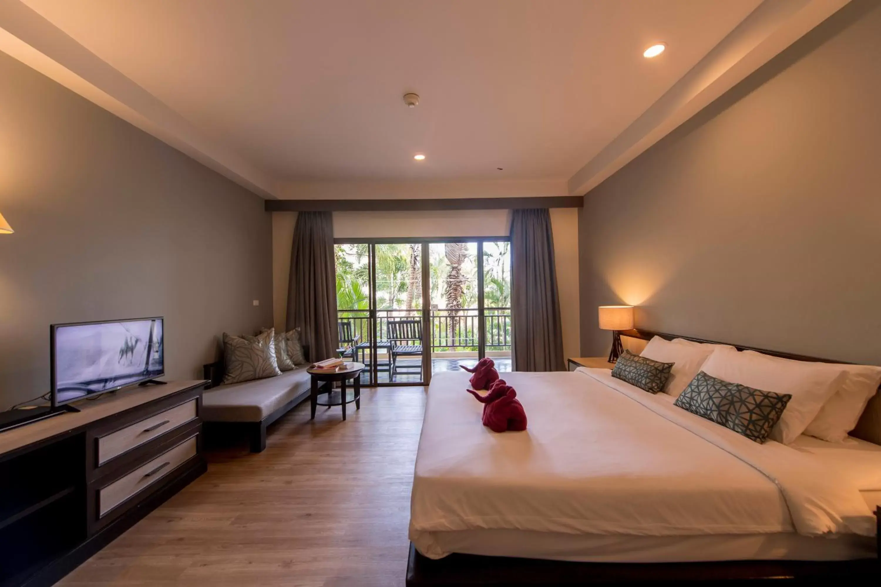 Bedroom, TV/Entertainment Center in Krabi La Playa Resort - SHA Plus