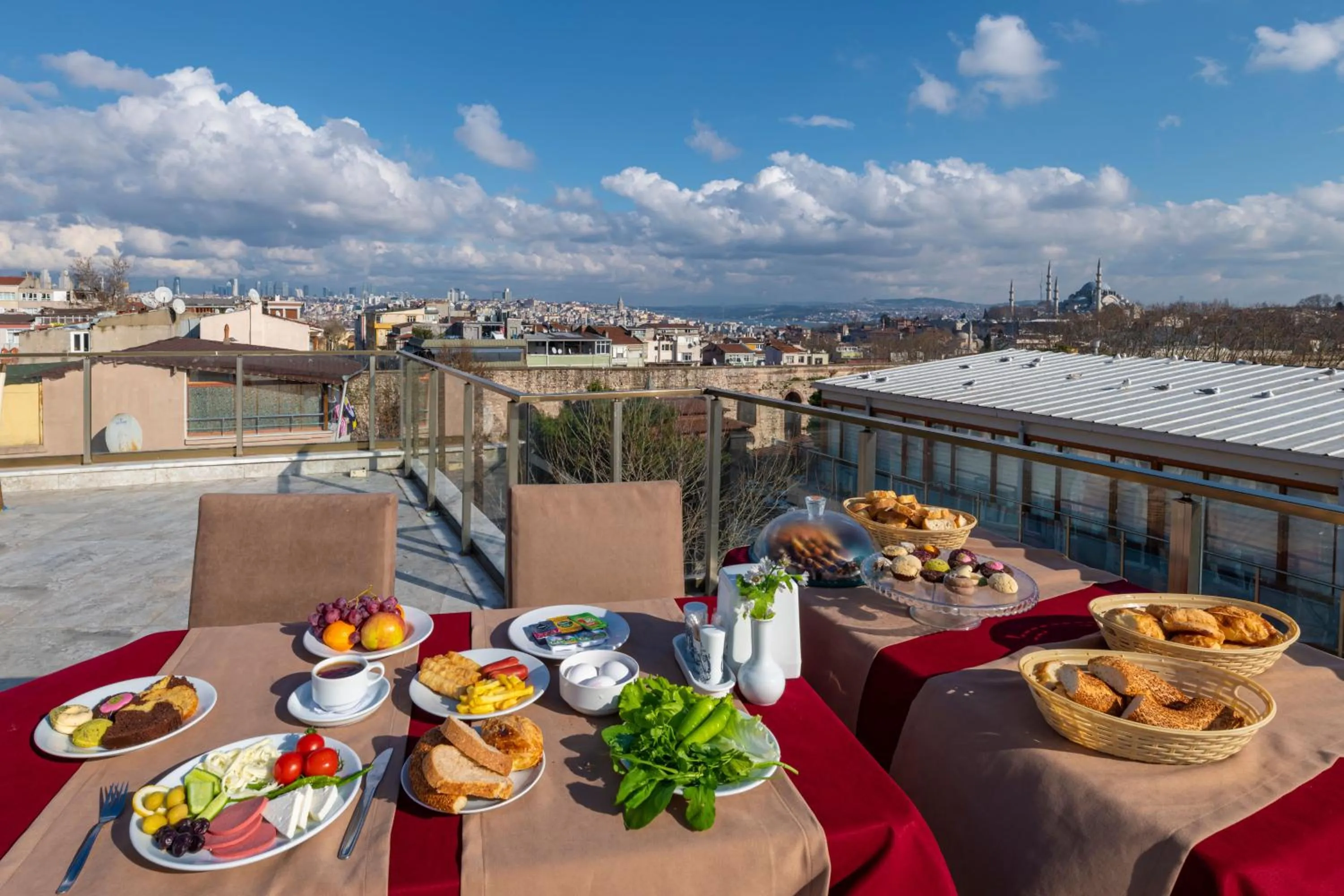 Restaurant/places to eat in Hotel Yesilpark