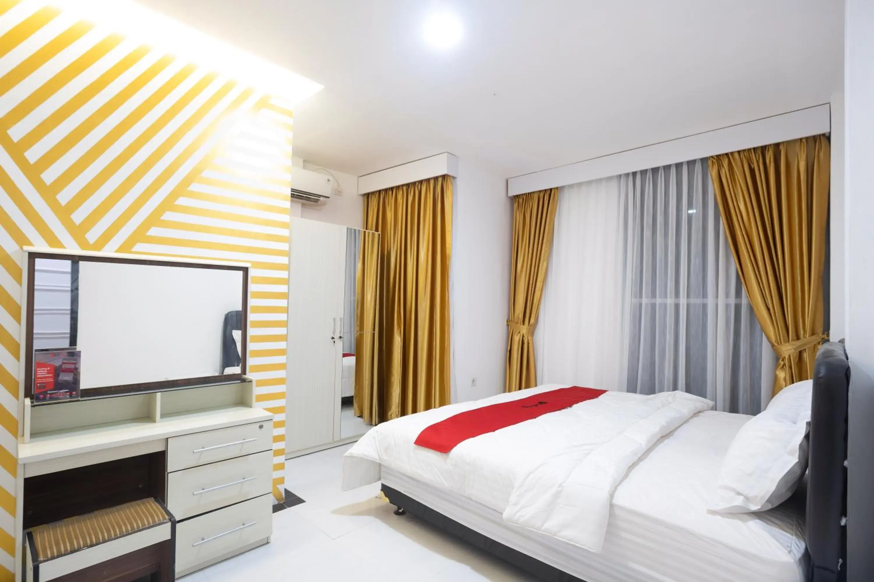 Bedroom, Bed in RedDoorz near IPB Dramaga Bogor