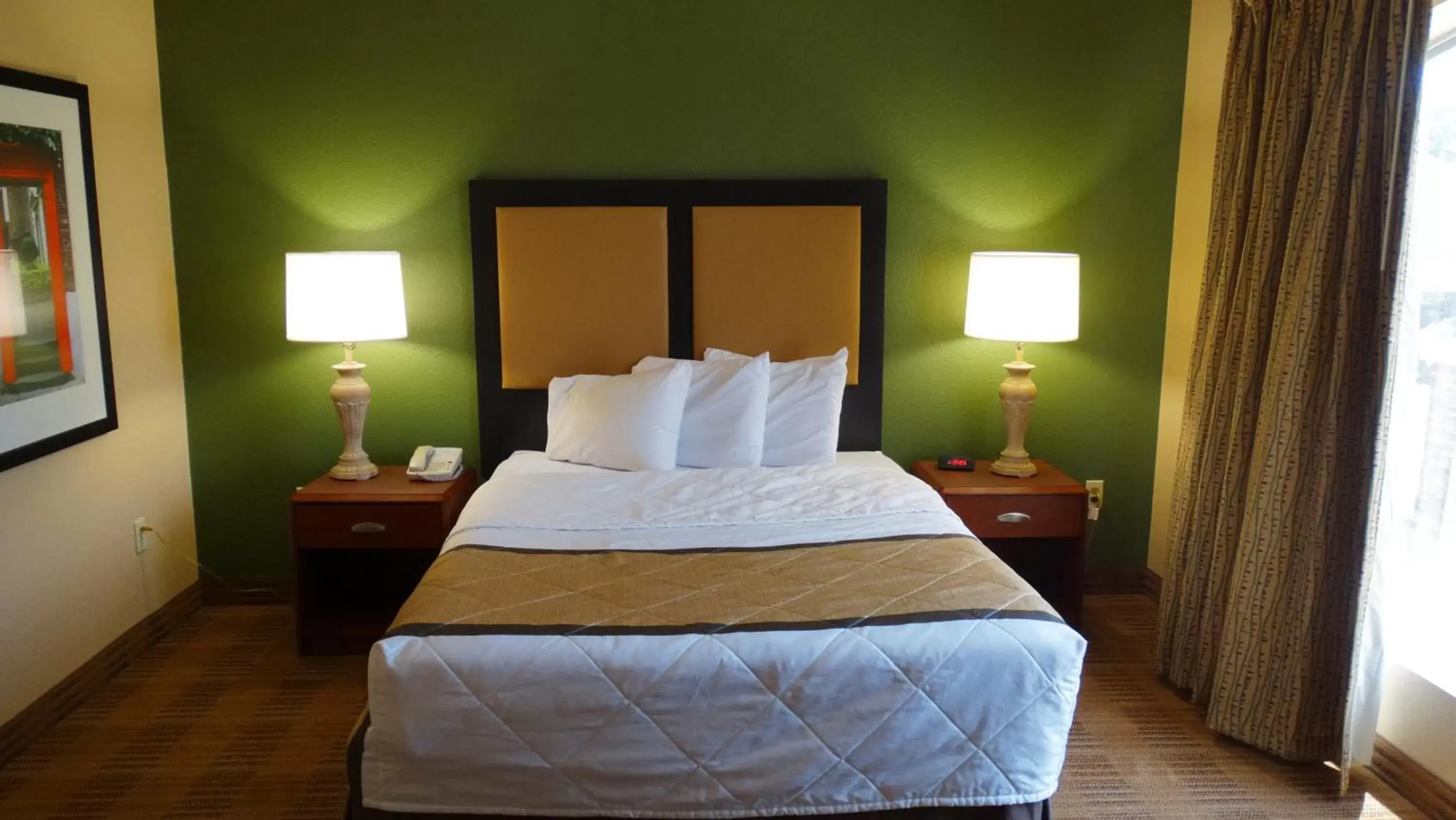 Bed in Extended Stay America Suites - Dallas - Frankford Road