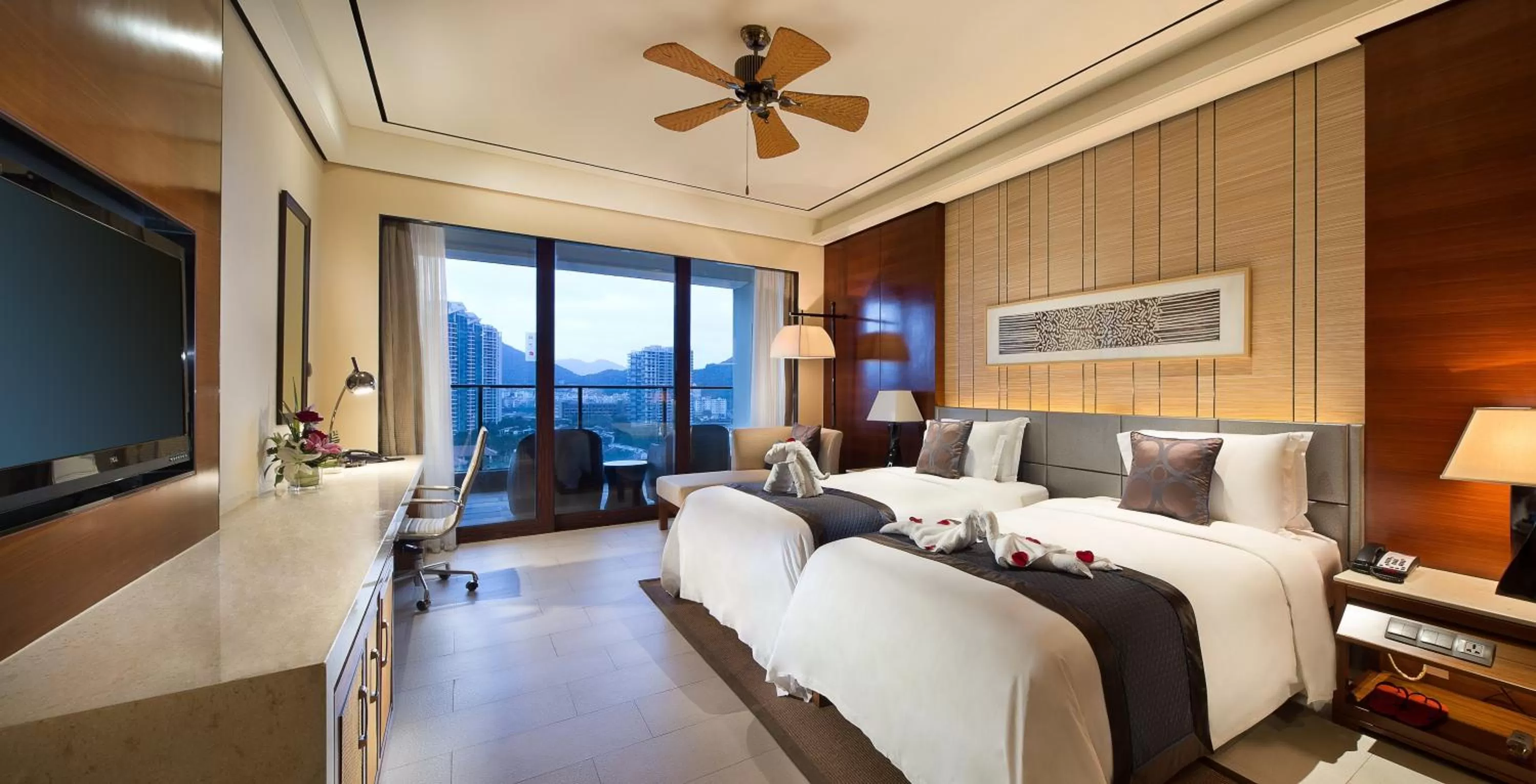 Photo of the whole room, Bed in Crowne Plaza Sanya City Center by IHG