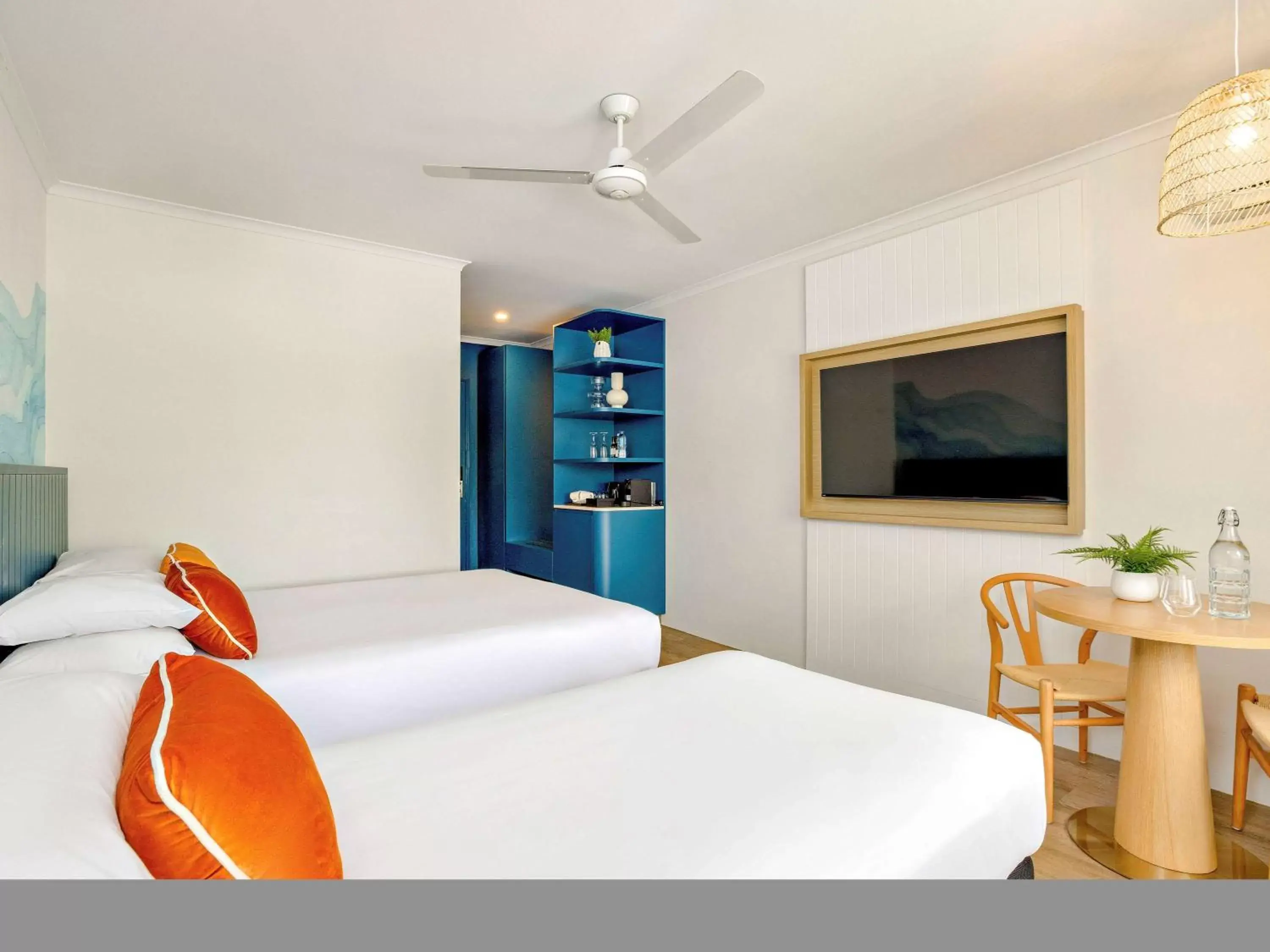 Bedroom, Bed in Mercure Cairns