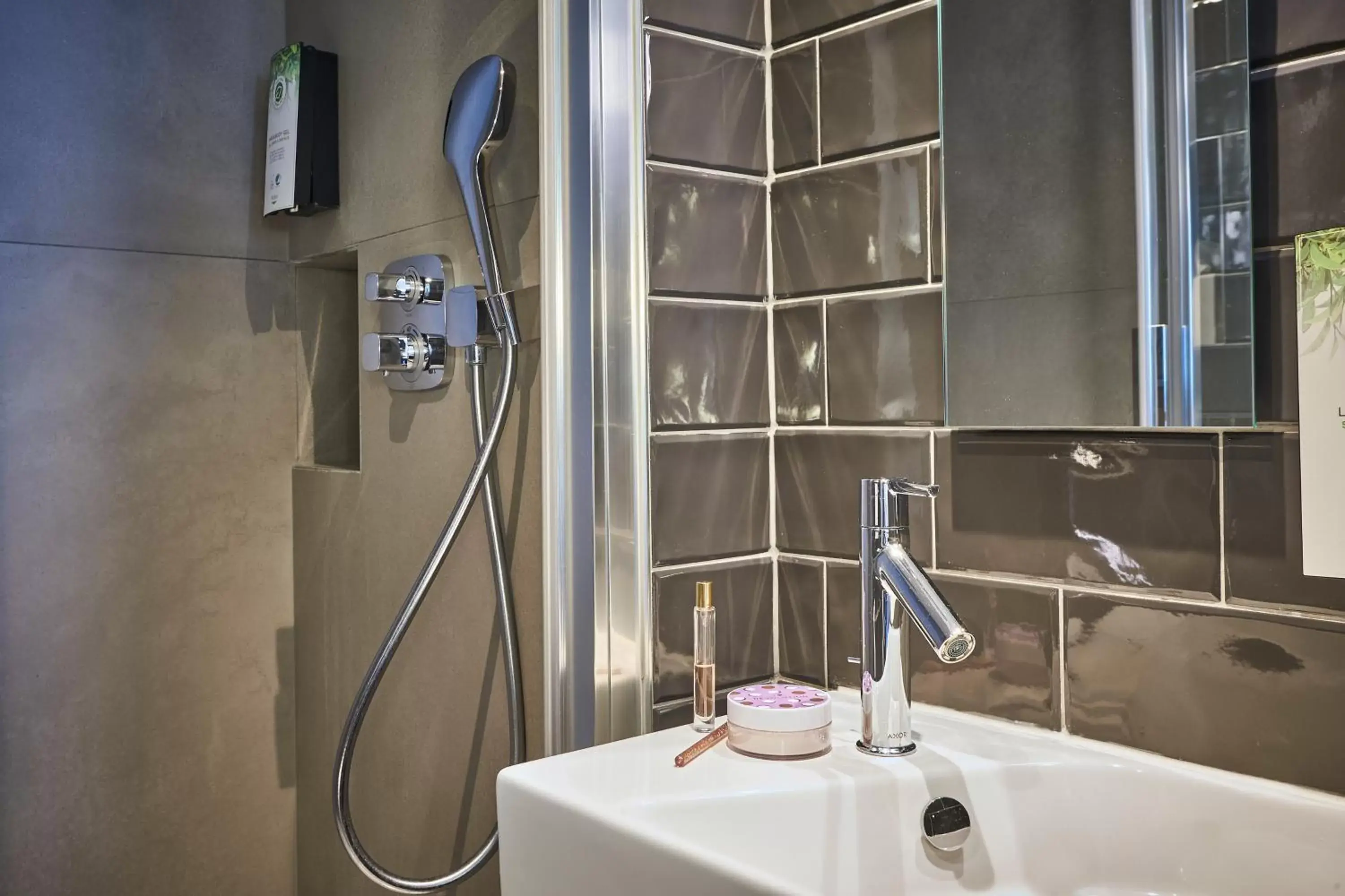 Bathroom in Hotel Campanile Paris-Bercy Village