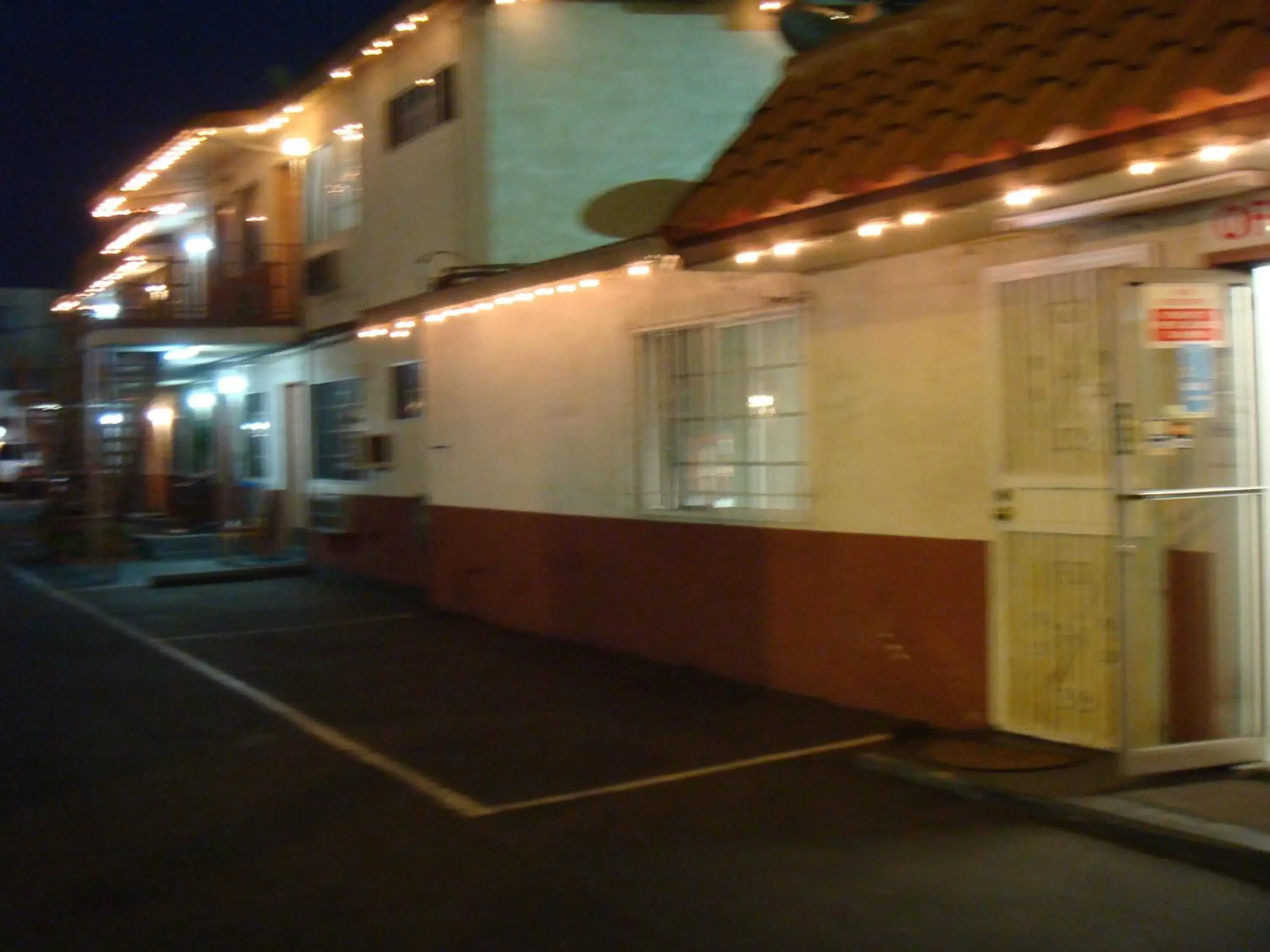 Facade/entrance in American Inn