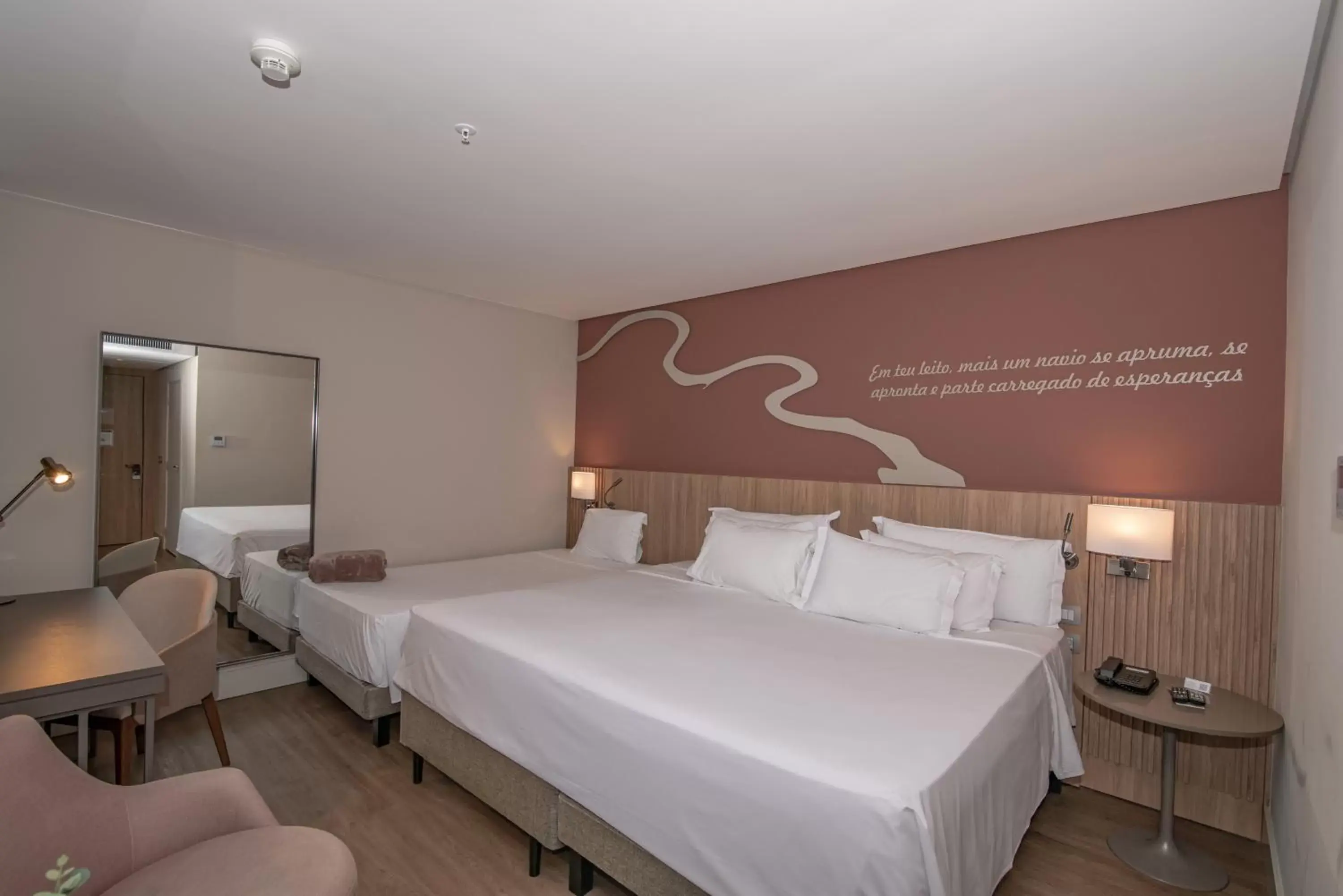 Photo of the whole room, Bed in Mercure Itajai Navegantes