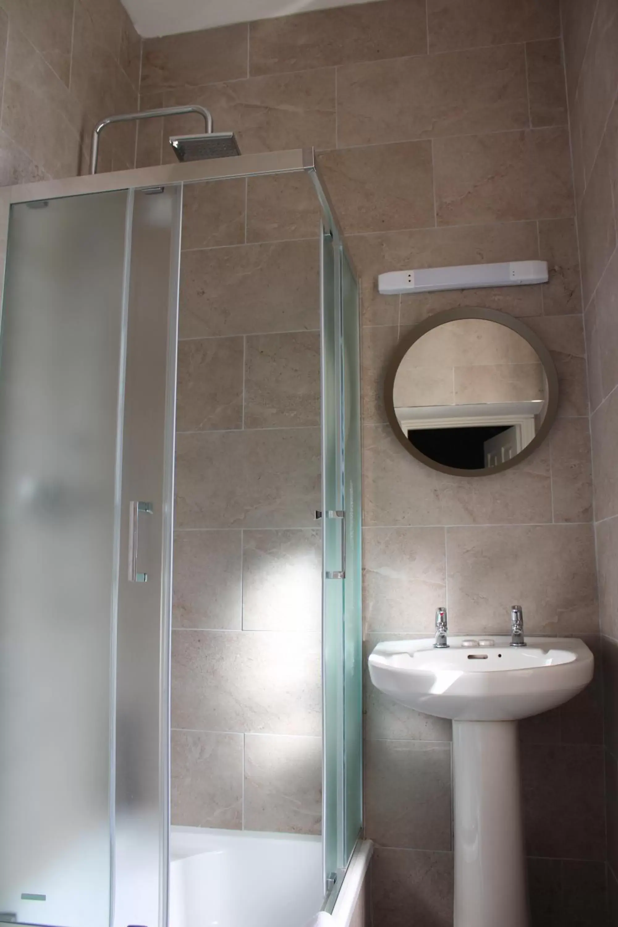 Shower, Bathroom in Kildare House Hotel