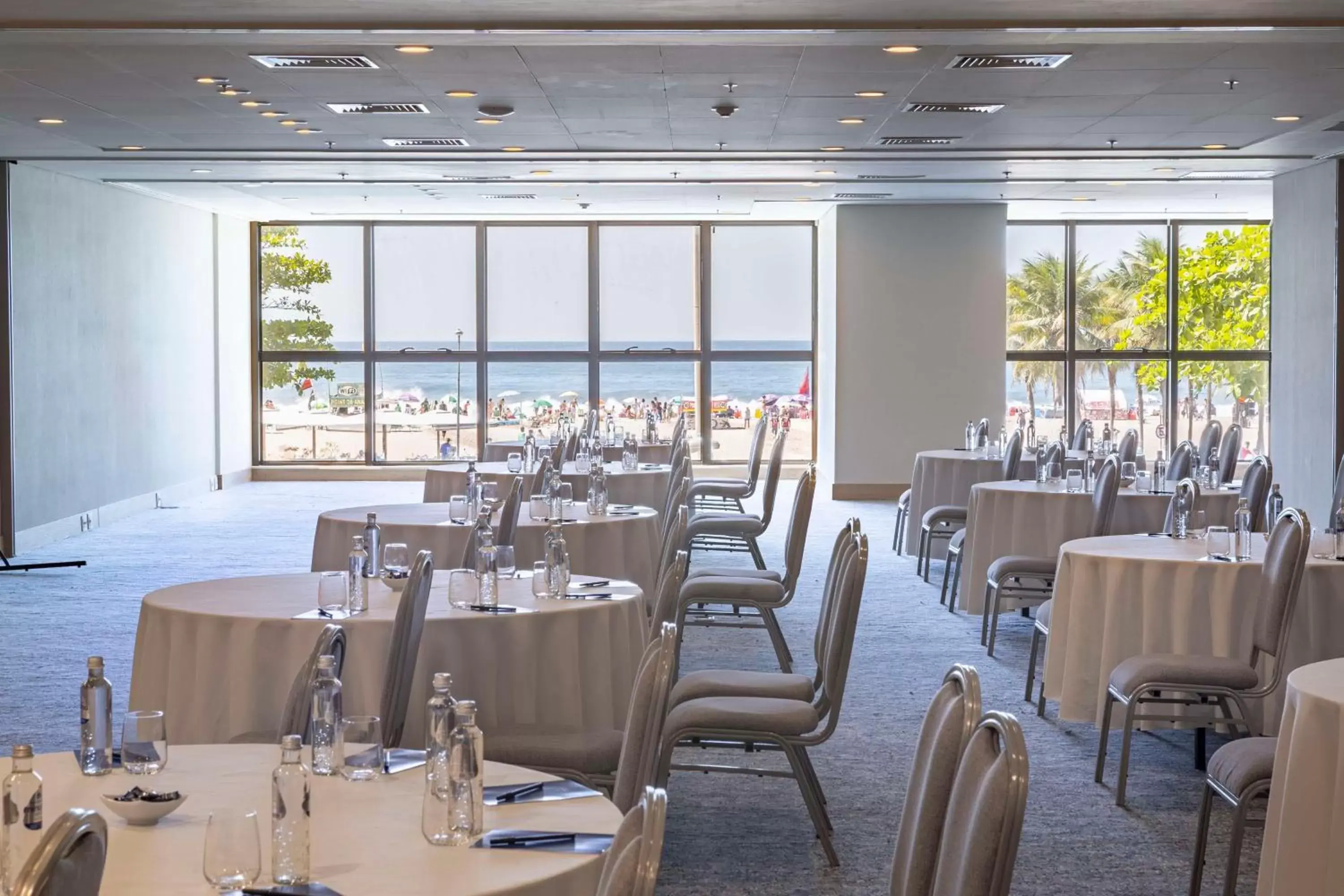 Meeting/conference room, Restaurant/Places to Eat in Hilton Copacabana Rio de Janeiro