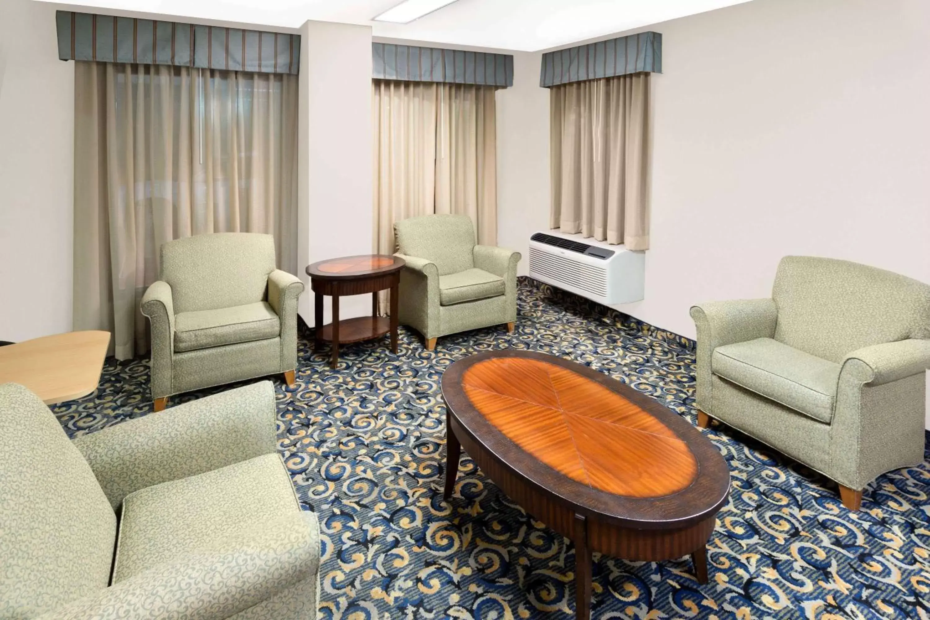 Lobby or reception, Seating Area in Super 8 by Wyndham Hattiesburg South