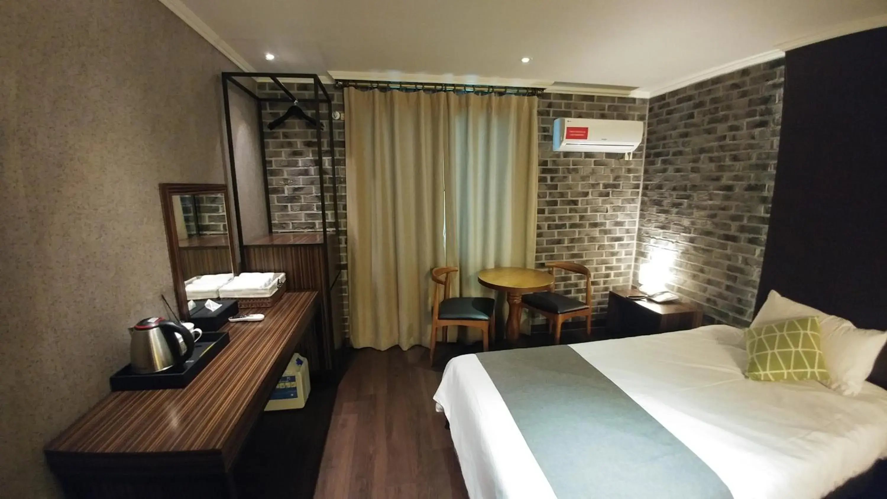 Photo of the whole room in Hotel Tong Yeondong Jeju