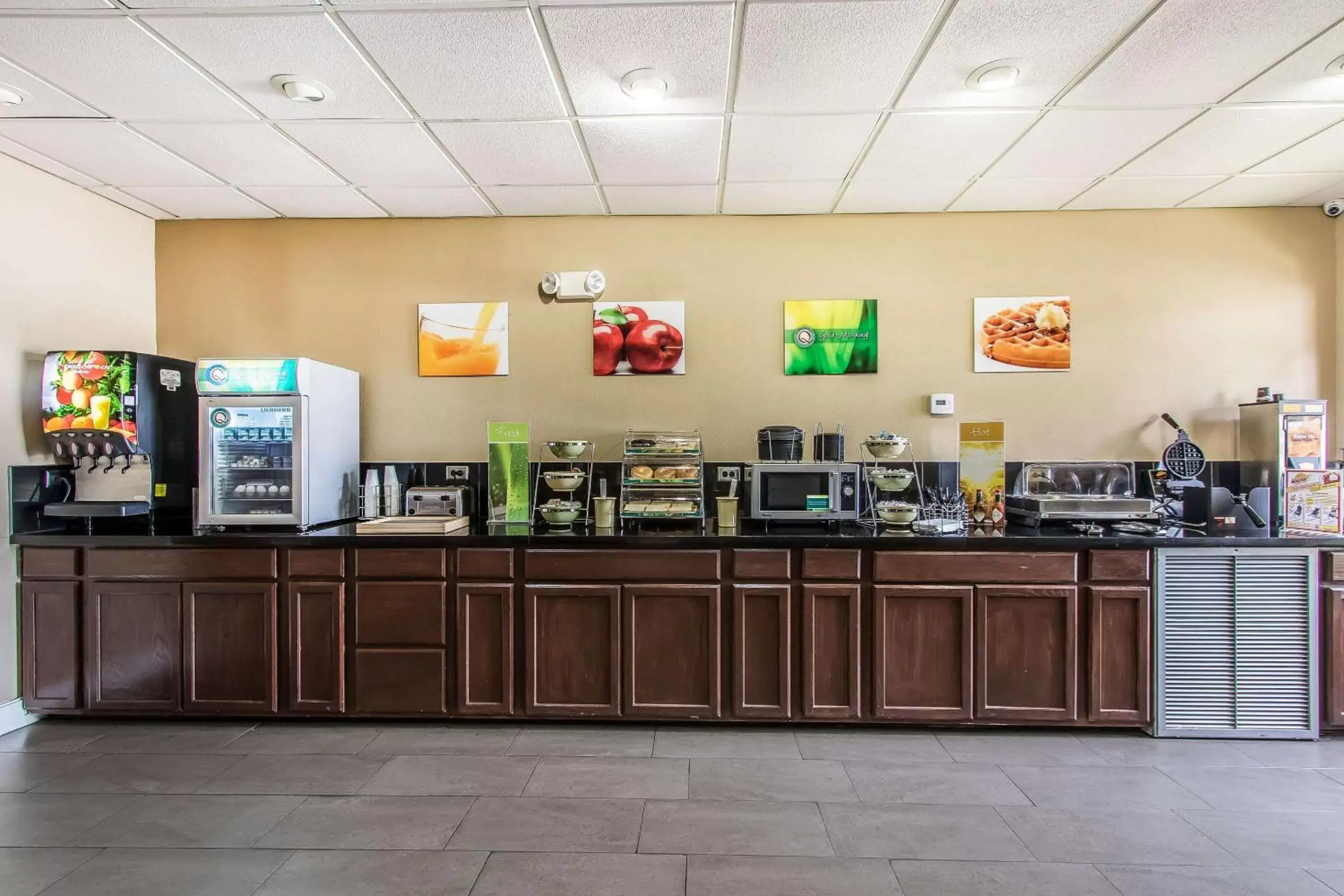 Restaurant/places to eat in Quality Suites New Iberia Restaurant/places to eat in Quality Suites New Iberia