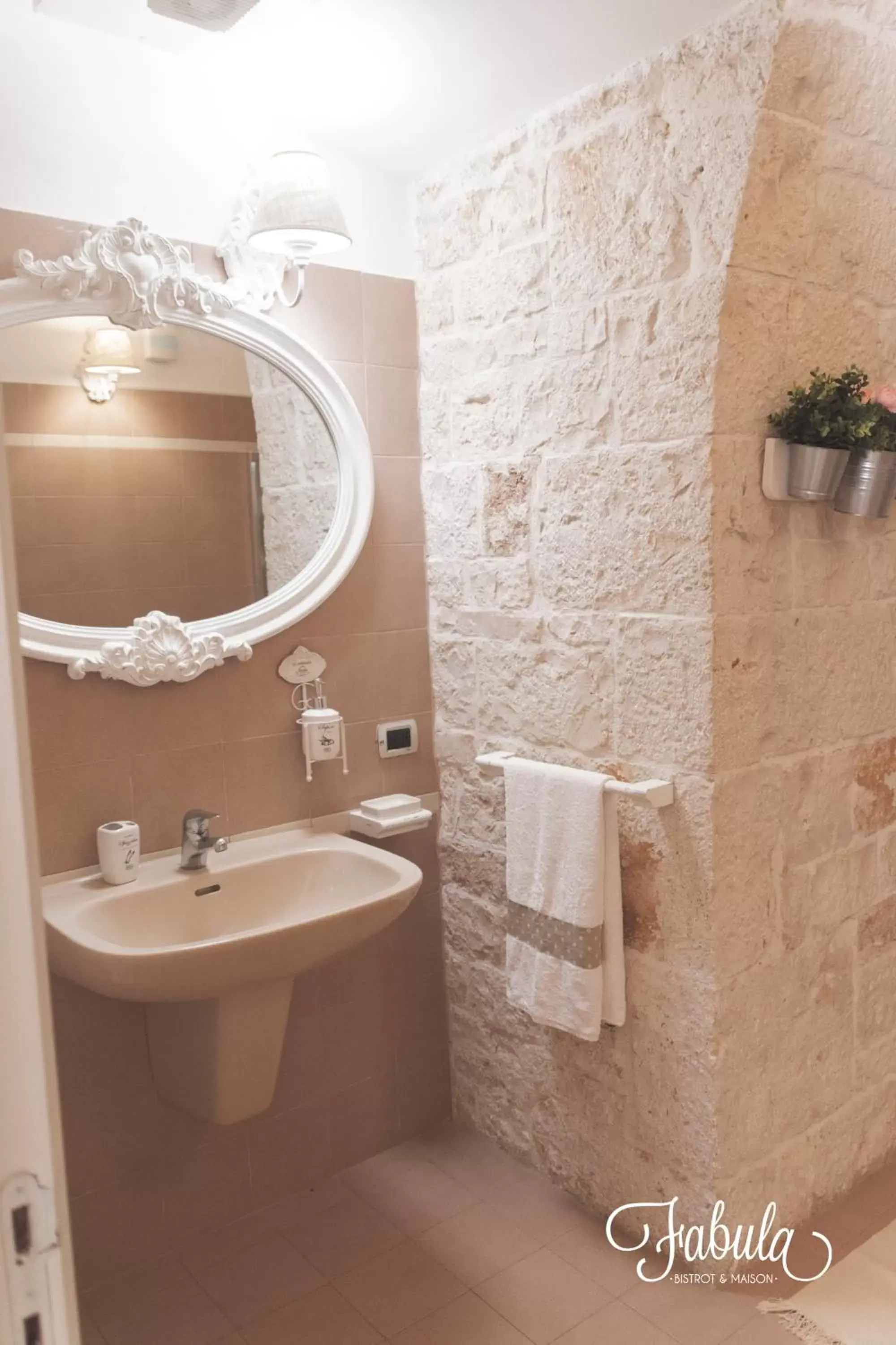 Shower, Bathroom in Masseria Fabula Bistrot & Maison