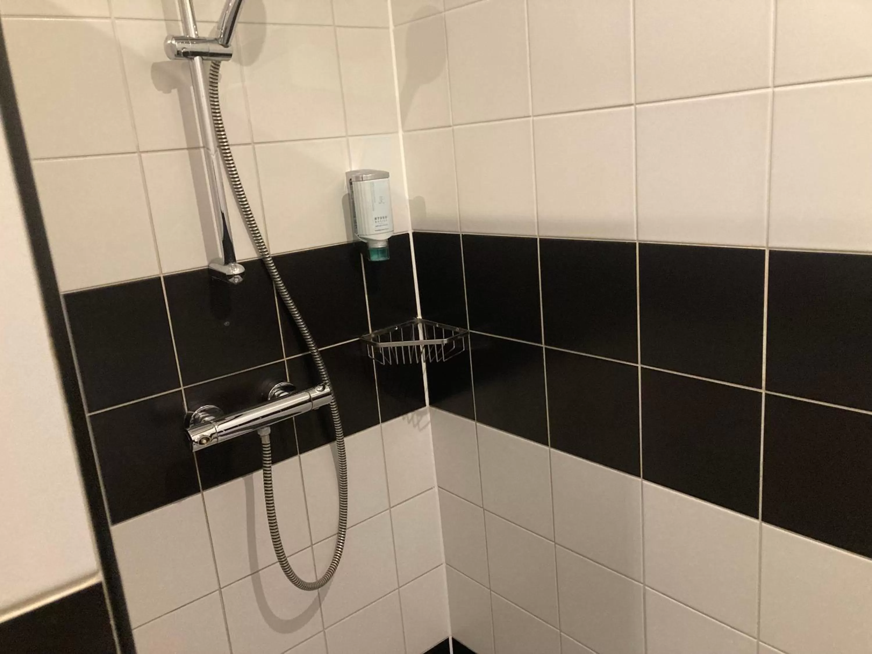 Shower in Hotel Poseidon