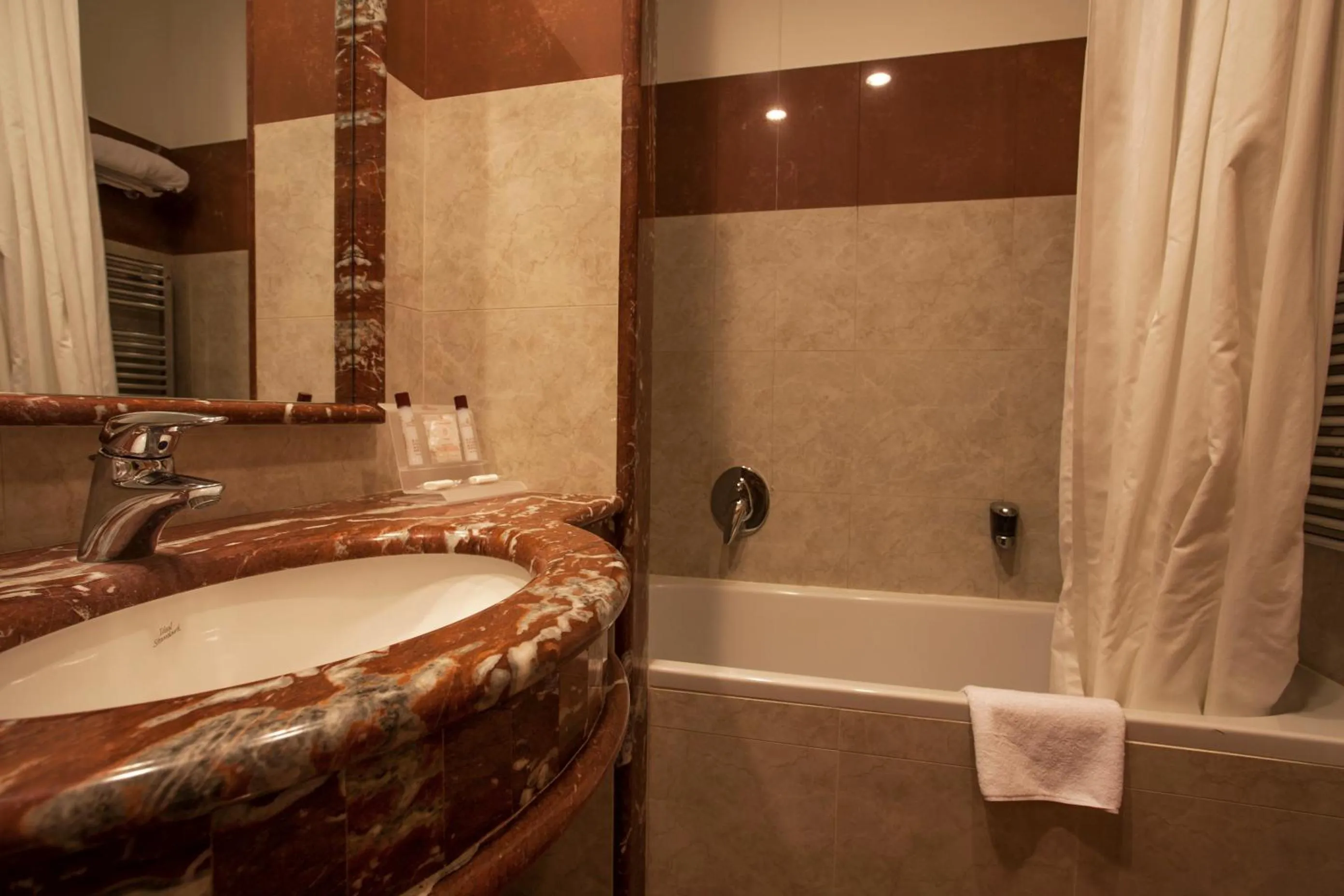 Bathroom in Grand Hotel la Chiusa di Chietri