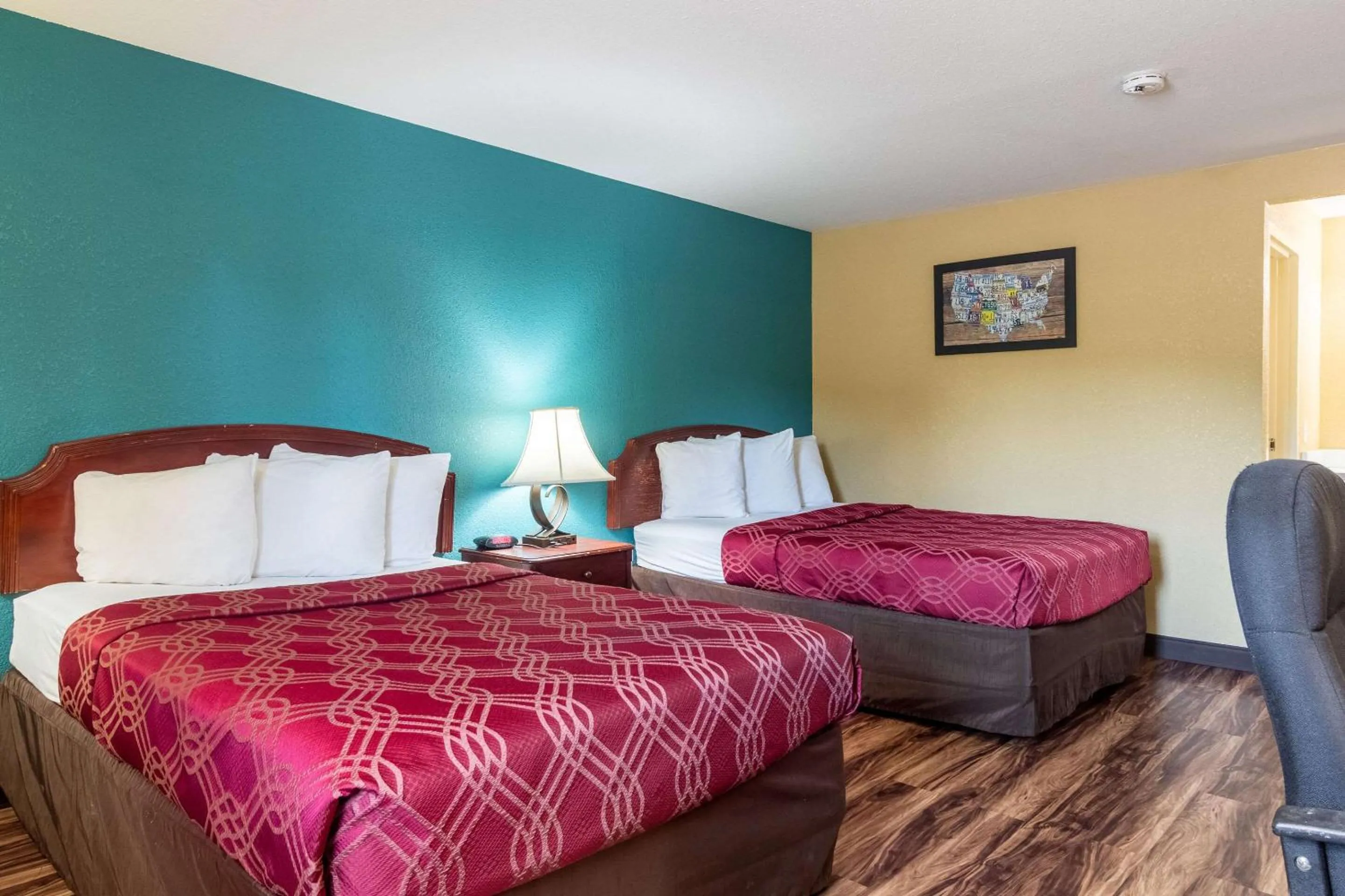 Photo of the whole room in Econo Lodge Hotel Bradford