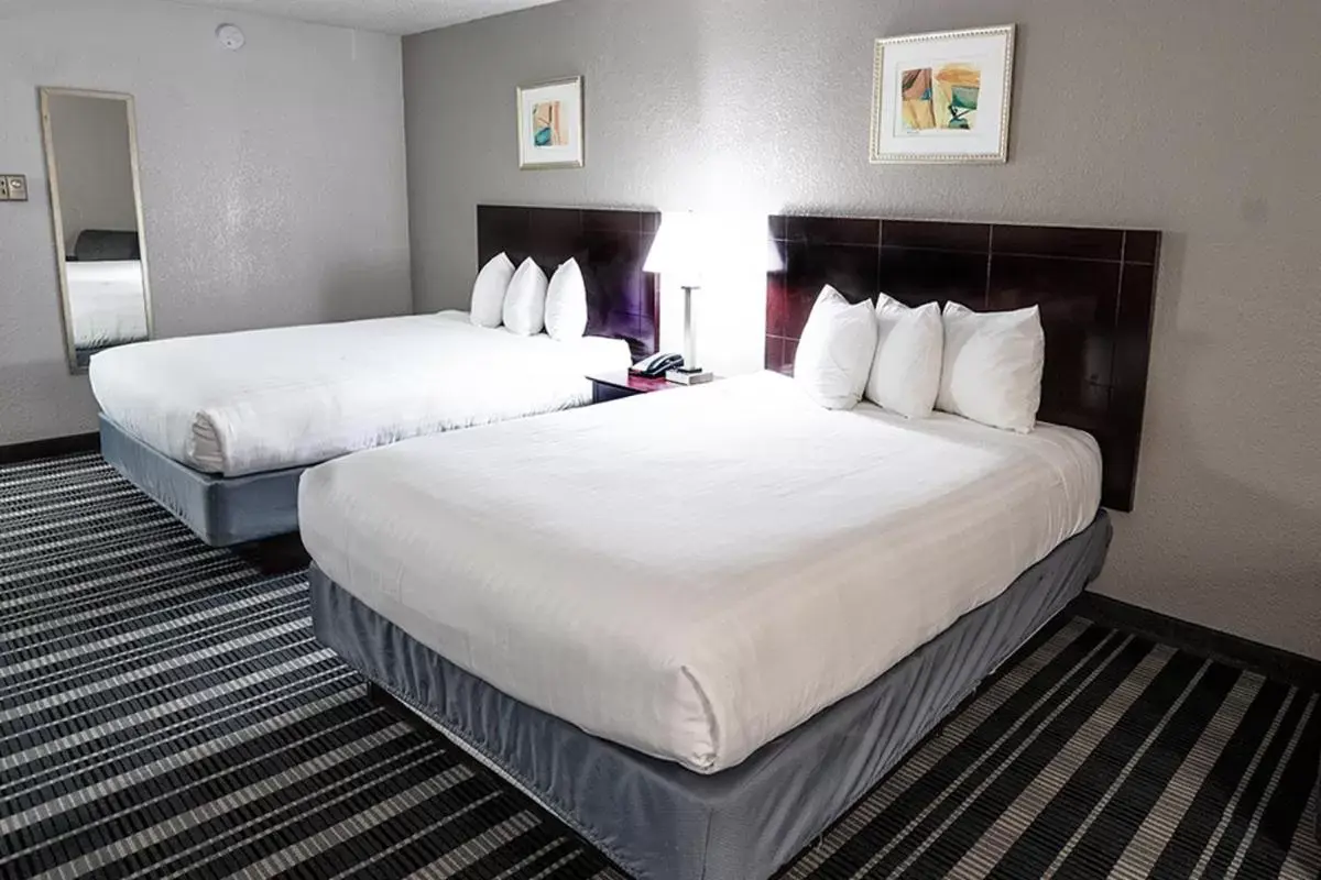 Bedroom, Bed in Atrium Hotel and Suites DFW Airport