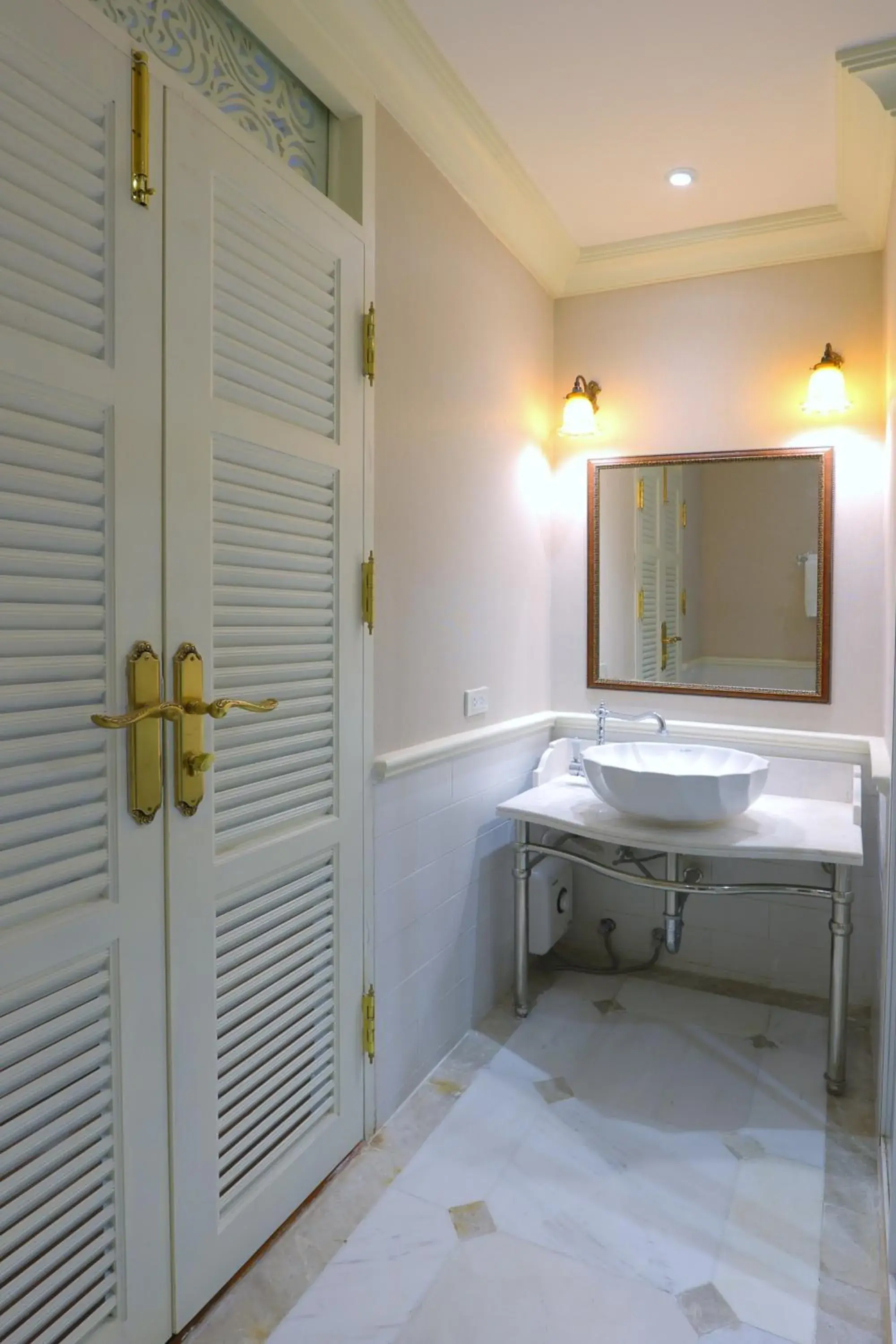 Bathroom in Hiranyakul House