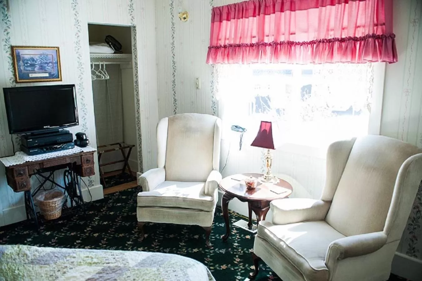 Seating Area in Anchorage Inn B&B