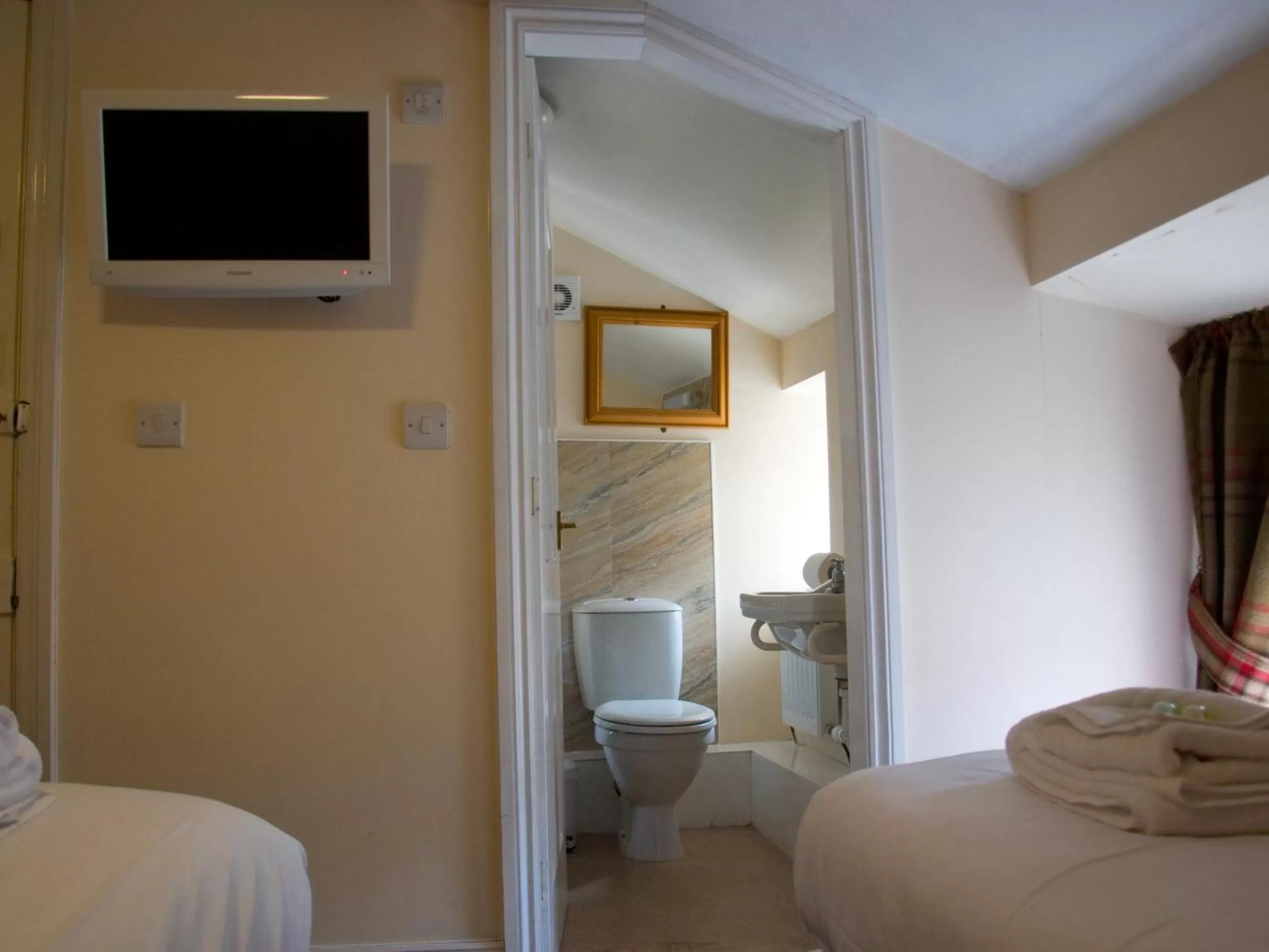 Bedroom, Bed in Horseshoe Hotel