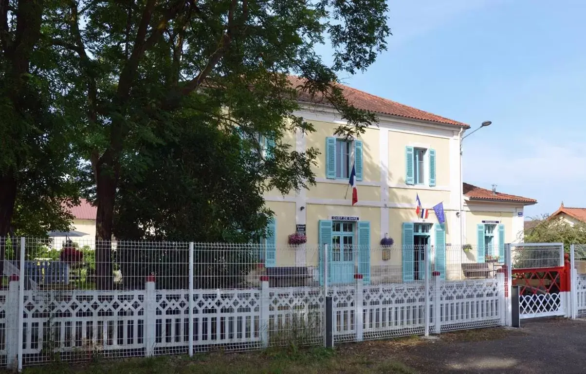 Facade/entrance, Property Building in Avenue de la Gare