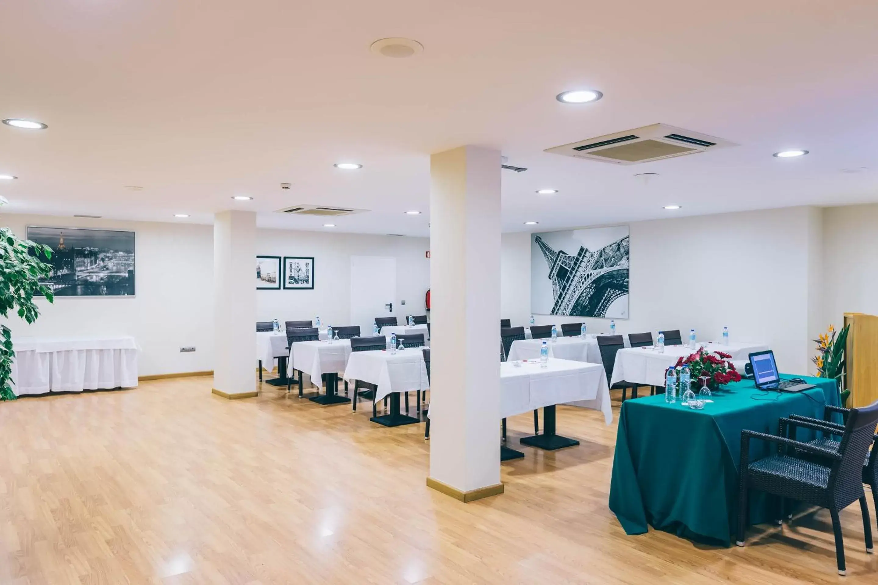 Meeting/conference room, Banquet Facilities in Muthu Raga Madeira Hotel