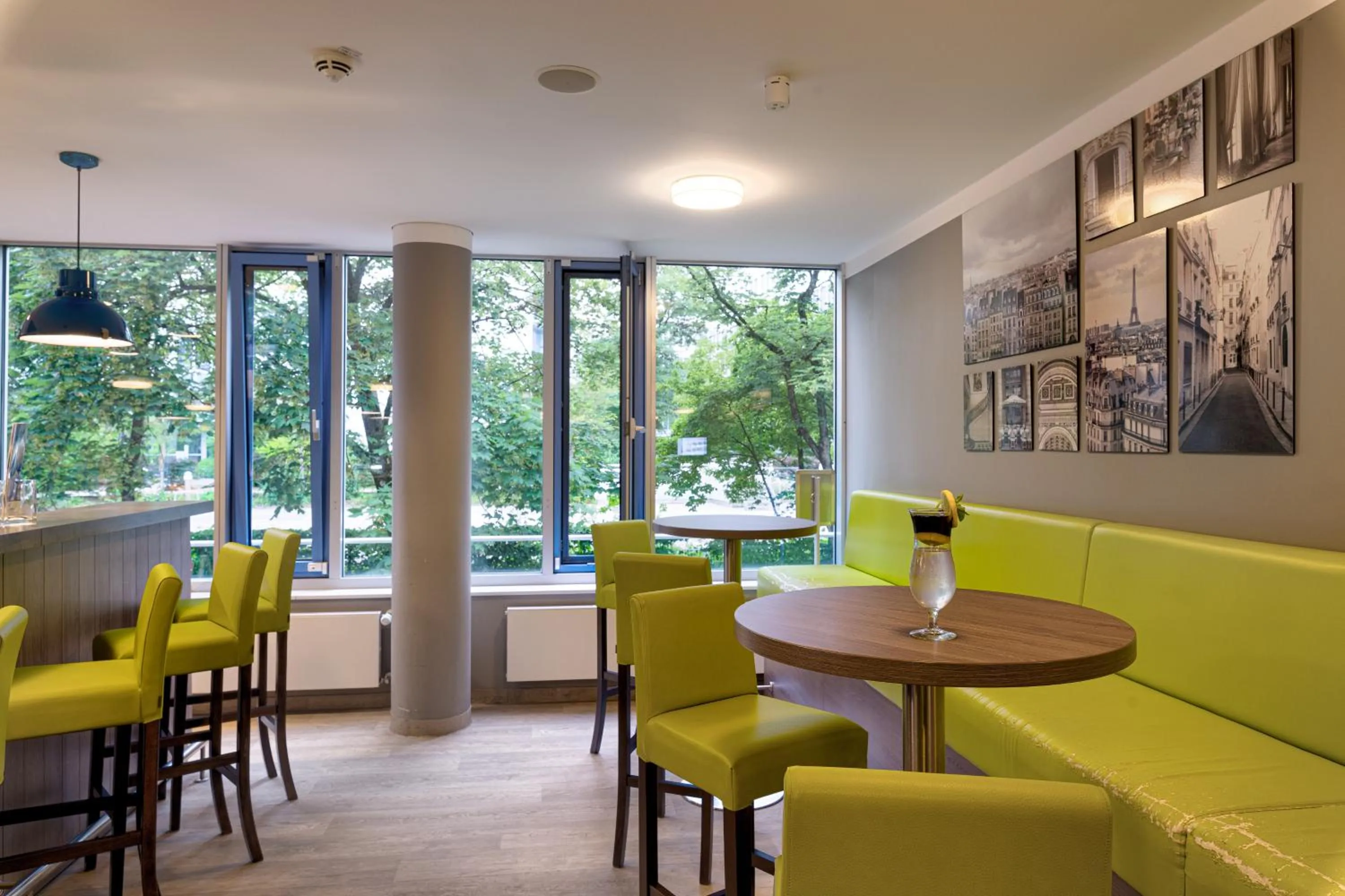 Lounge or bar in Tulip Inn München Messe