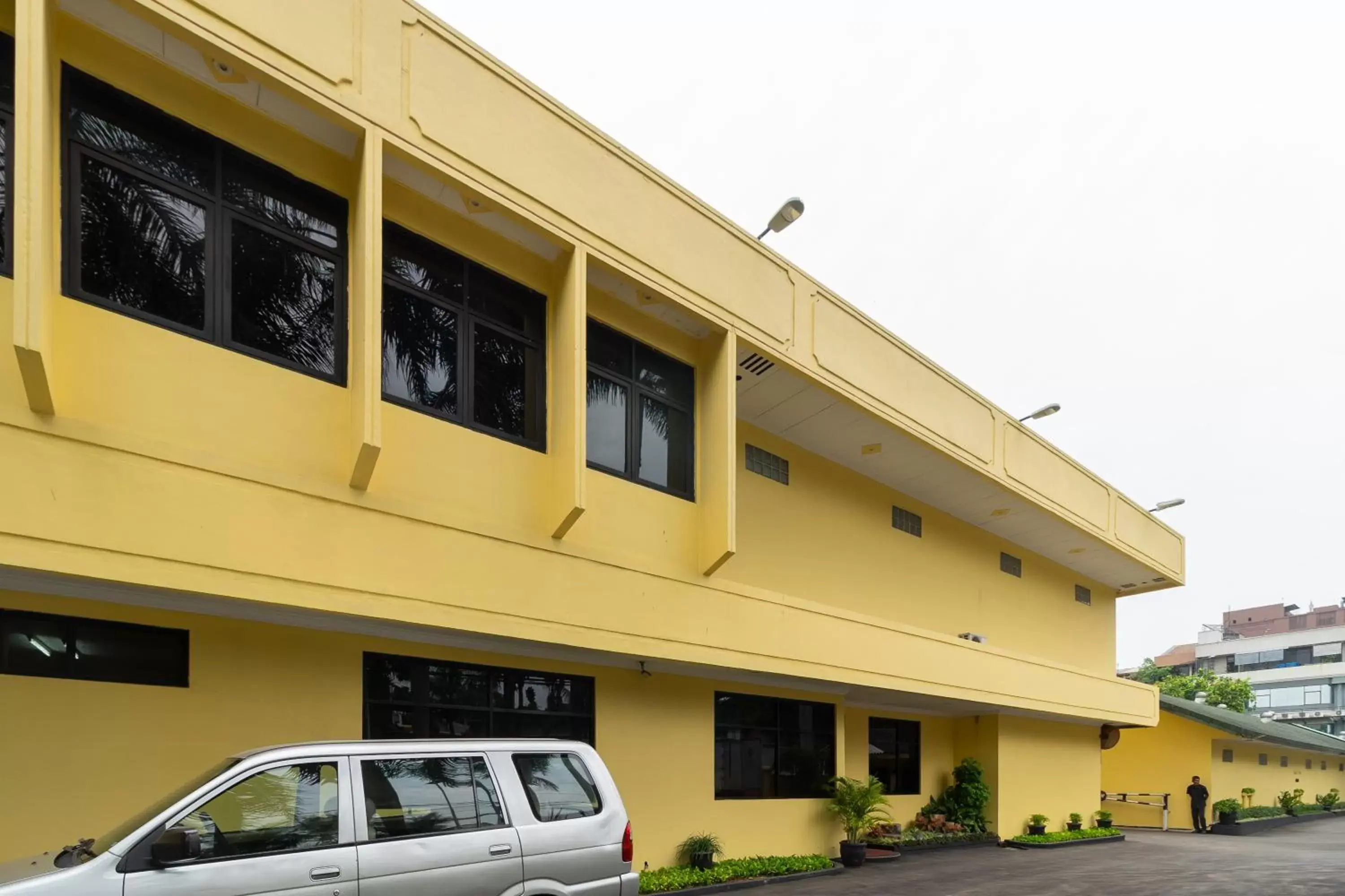 Property building in RedDoorz Plus near Ancol Property building in RedDoorz Plus near Ancol