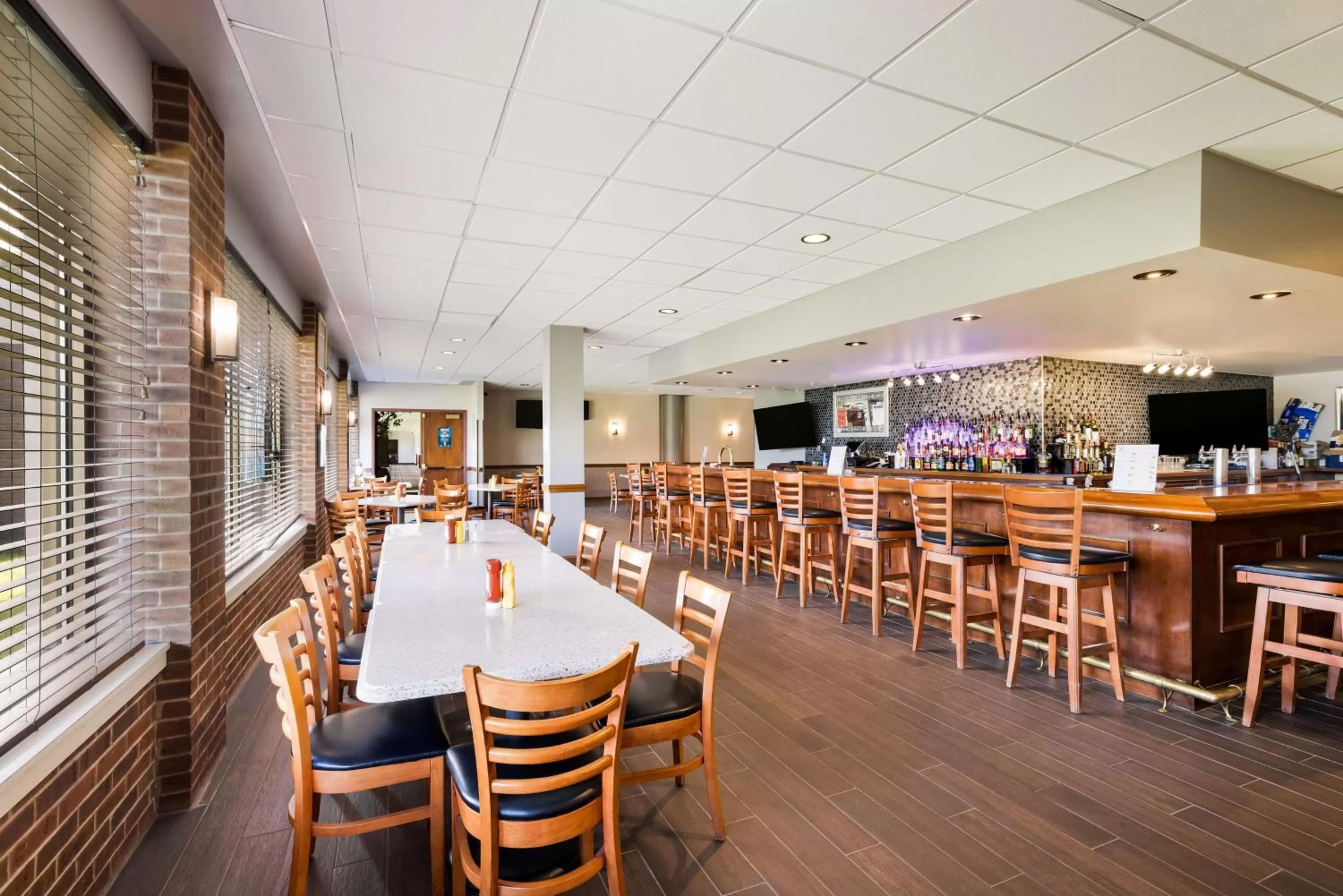 Restaurant/places to eat in Best Western Grand Victorian Inn