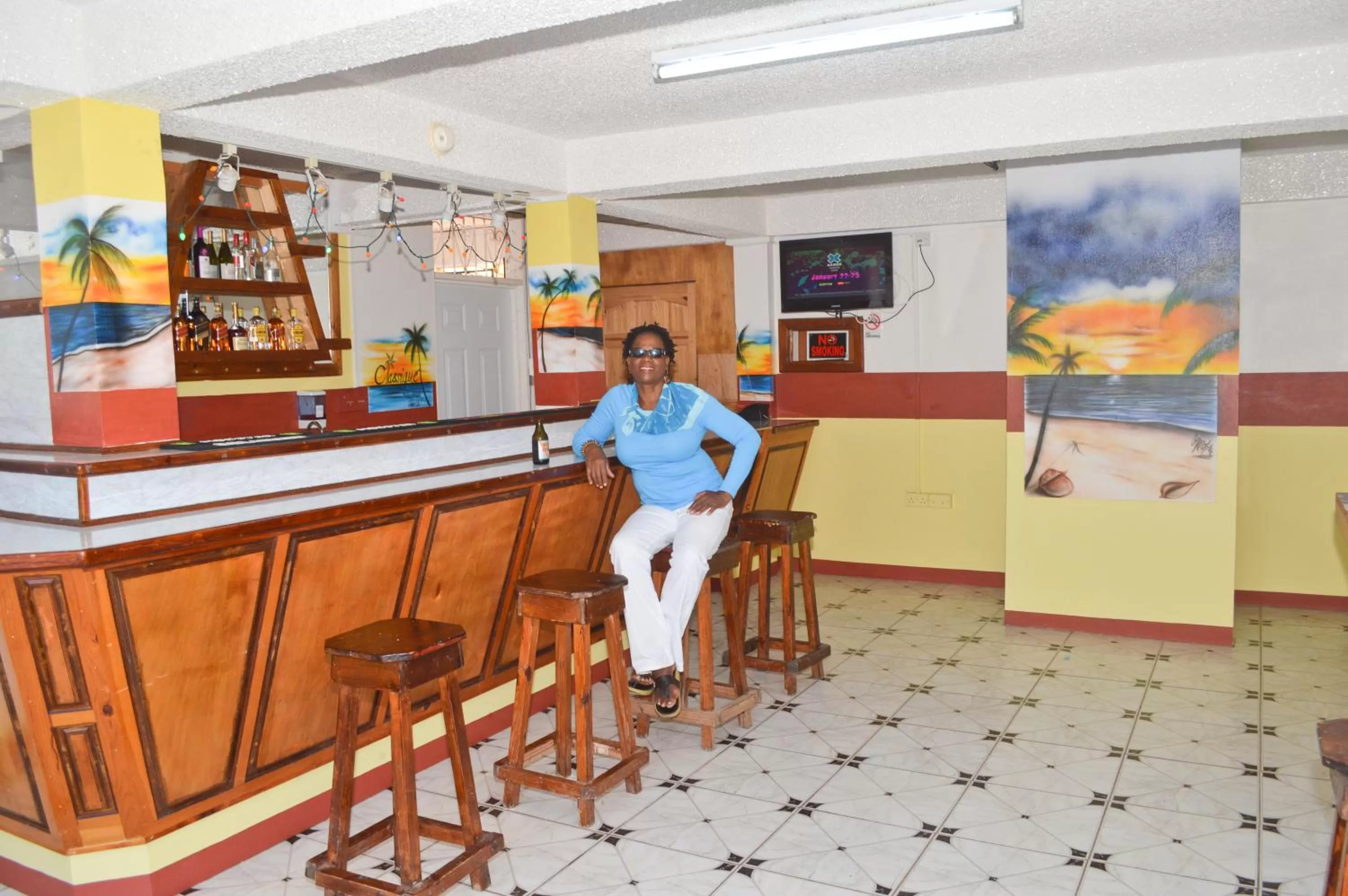 Lounge or bar in Classique International in Dominica