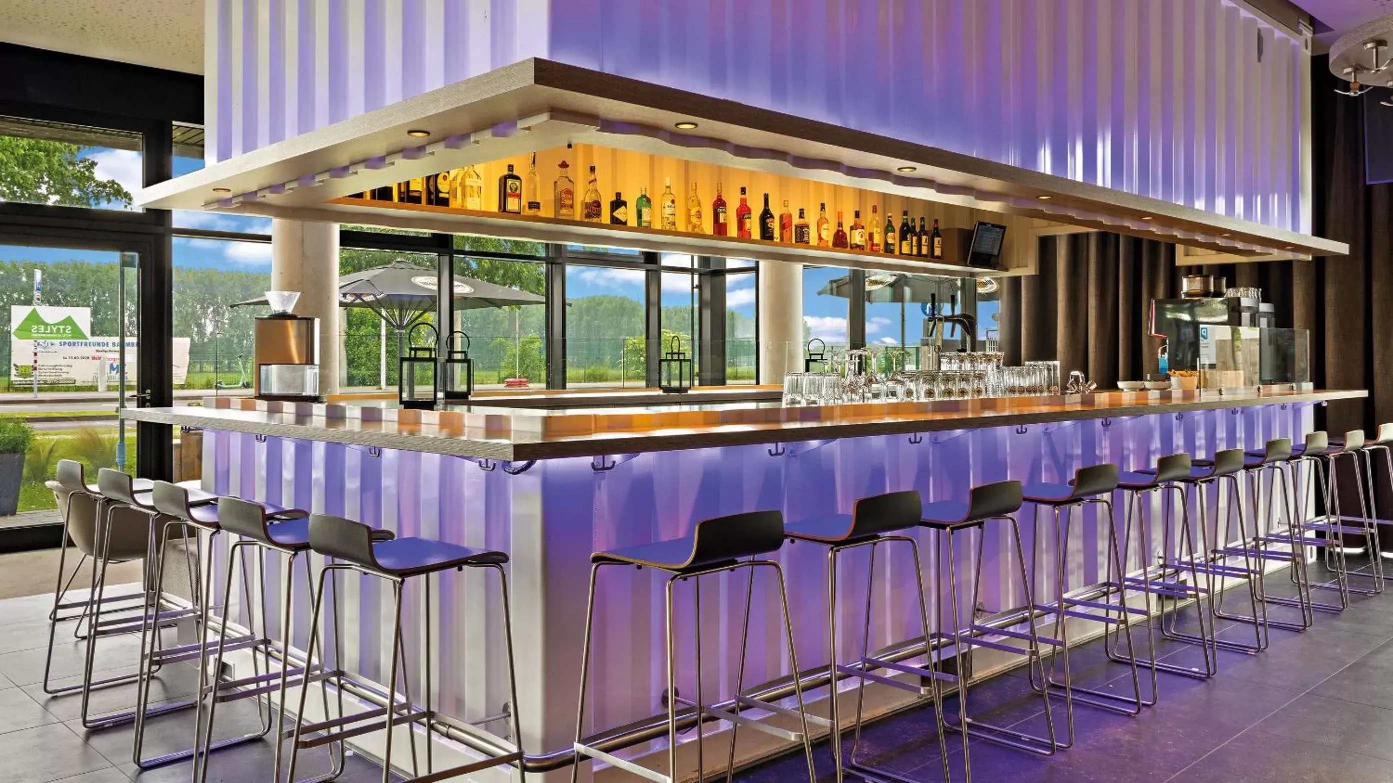 Lounge or bar in Styles Hotel Monheim