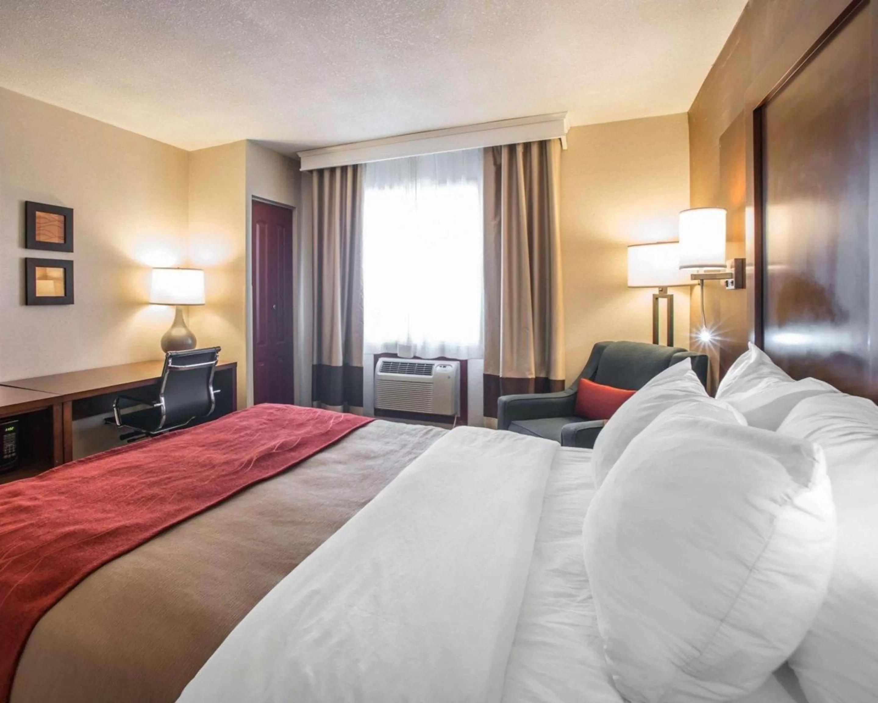 Photo of the whole room, Bed in Quality Inn & Suites Boonville - Columbia