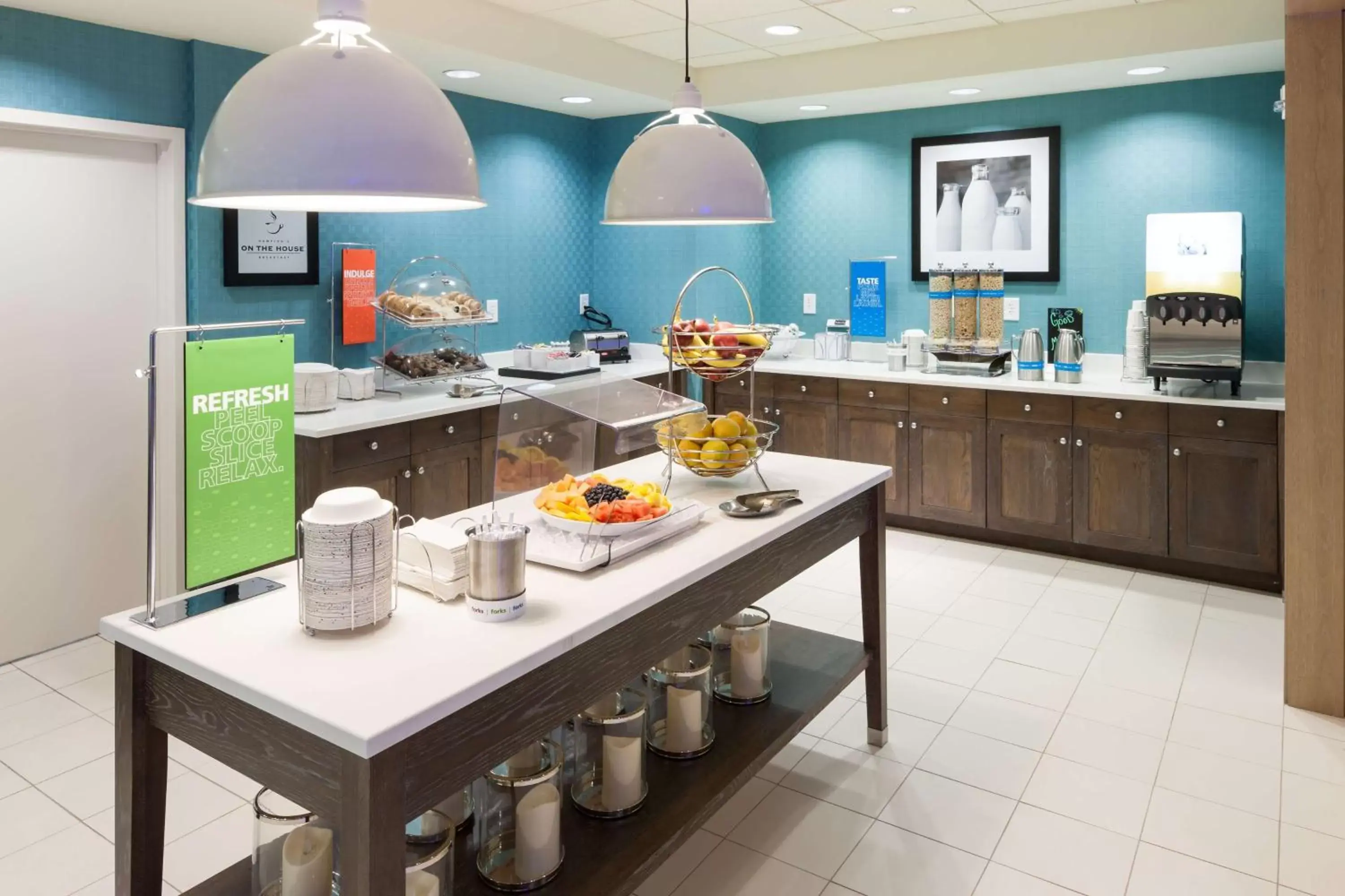 Breakfast, Kitchen/Kitchenette in Hampton Inn & Suites by Hilton Carolina Beach Oceanfront